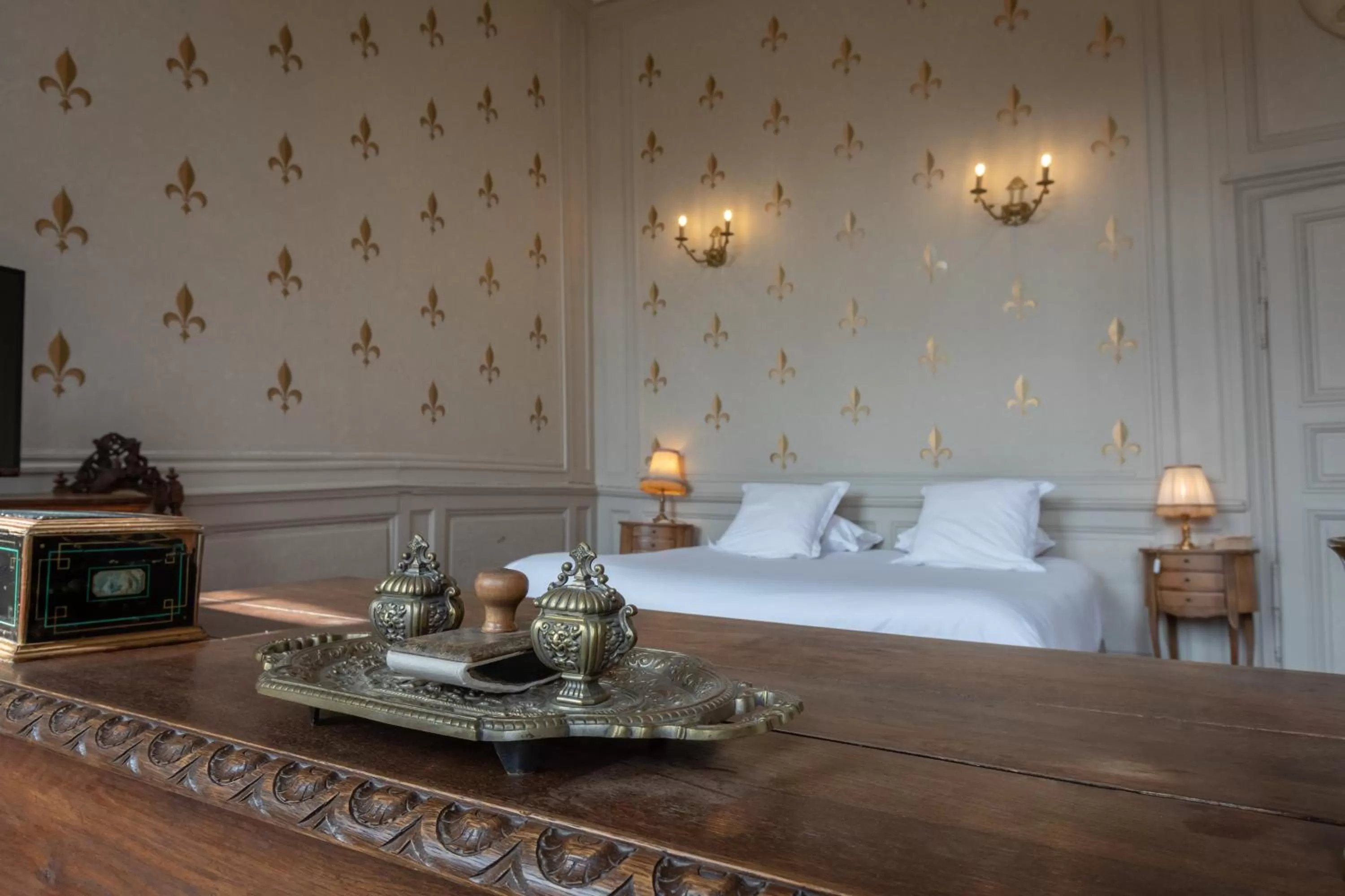 Bed in L'Hotel de Panette, Un exceptionnel château en coeur de ville
