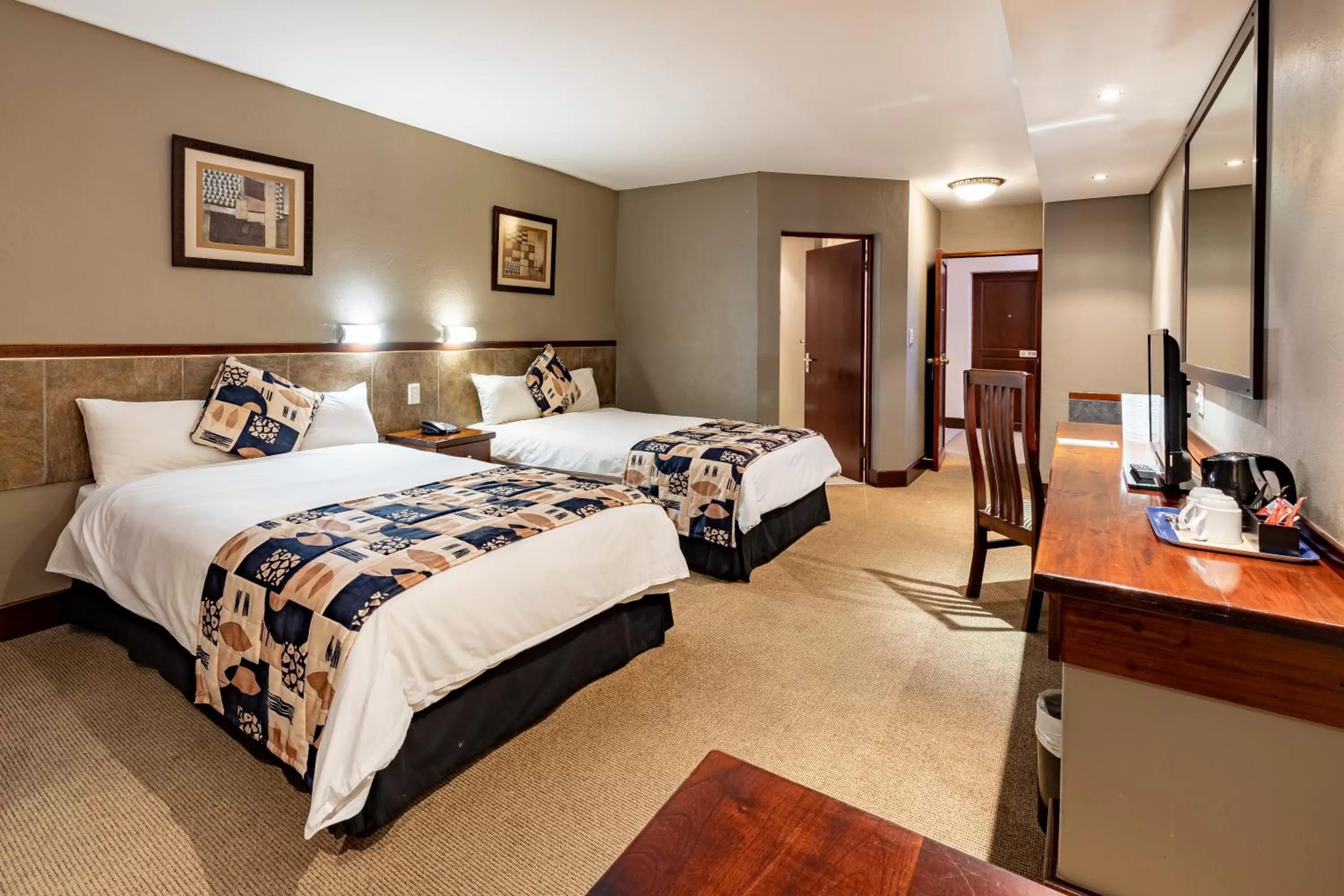 Bedroom, Bed in African Sky Hotels - Pine Lake Inn