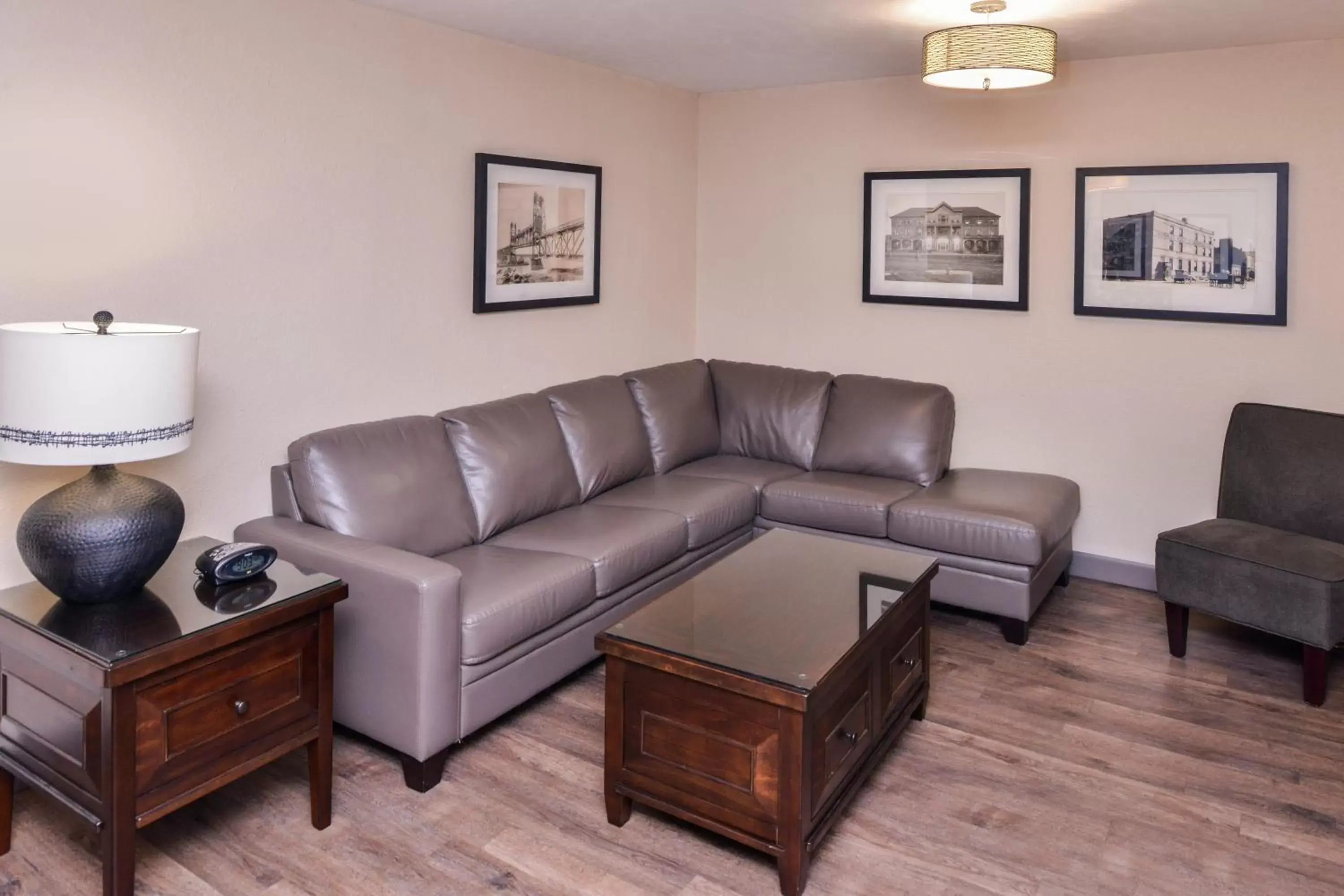 Living room, Seating Area in Best Western Kelly Inn - Yankton