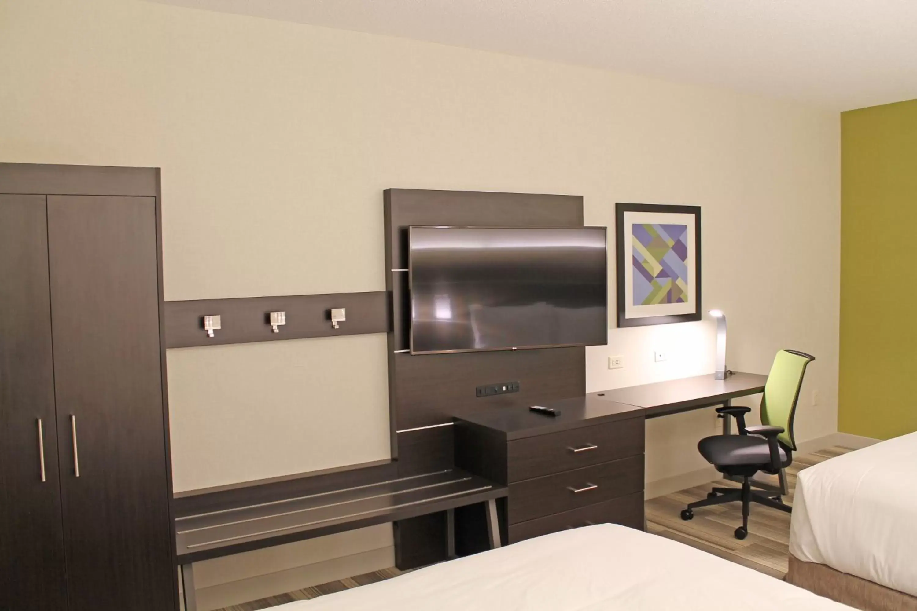 Photo of the whole room, TV/Entertainment Center in Holiday Inn Express & Suites - St. Louis South - I-55, an IHG Hotel