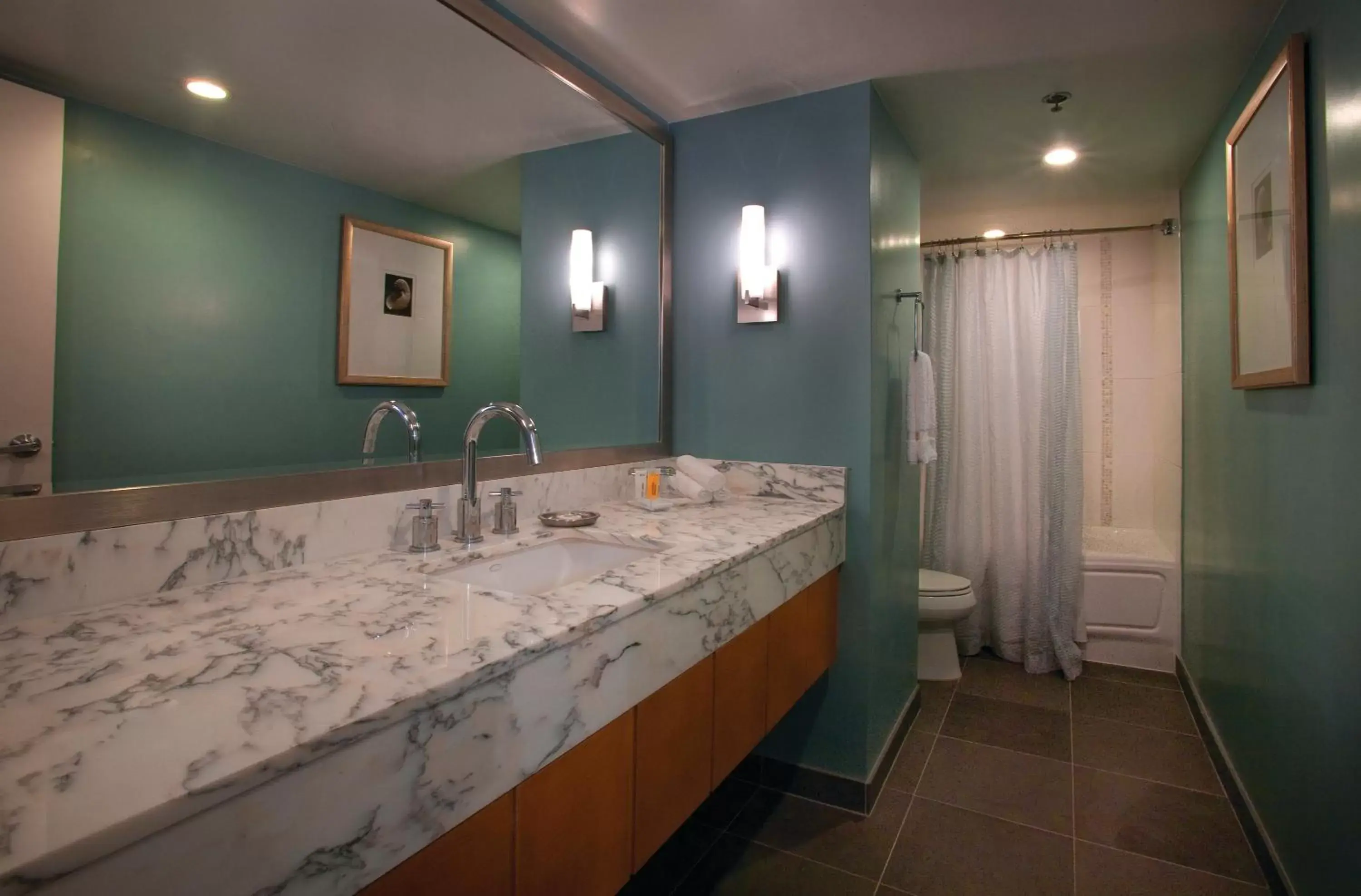 Shower, Bathroom in Ala Moana Hotel - Resort Fee Included