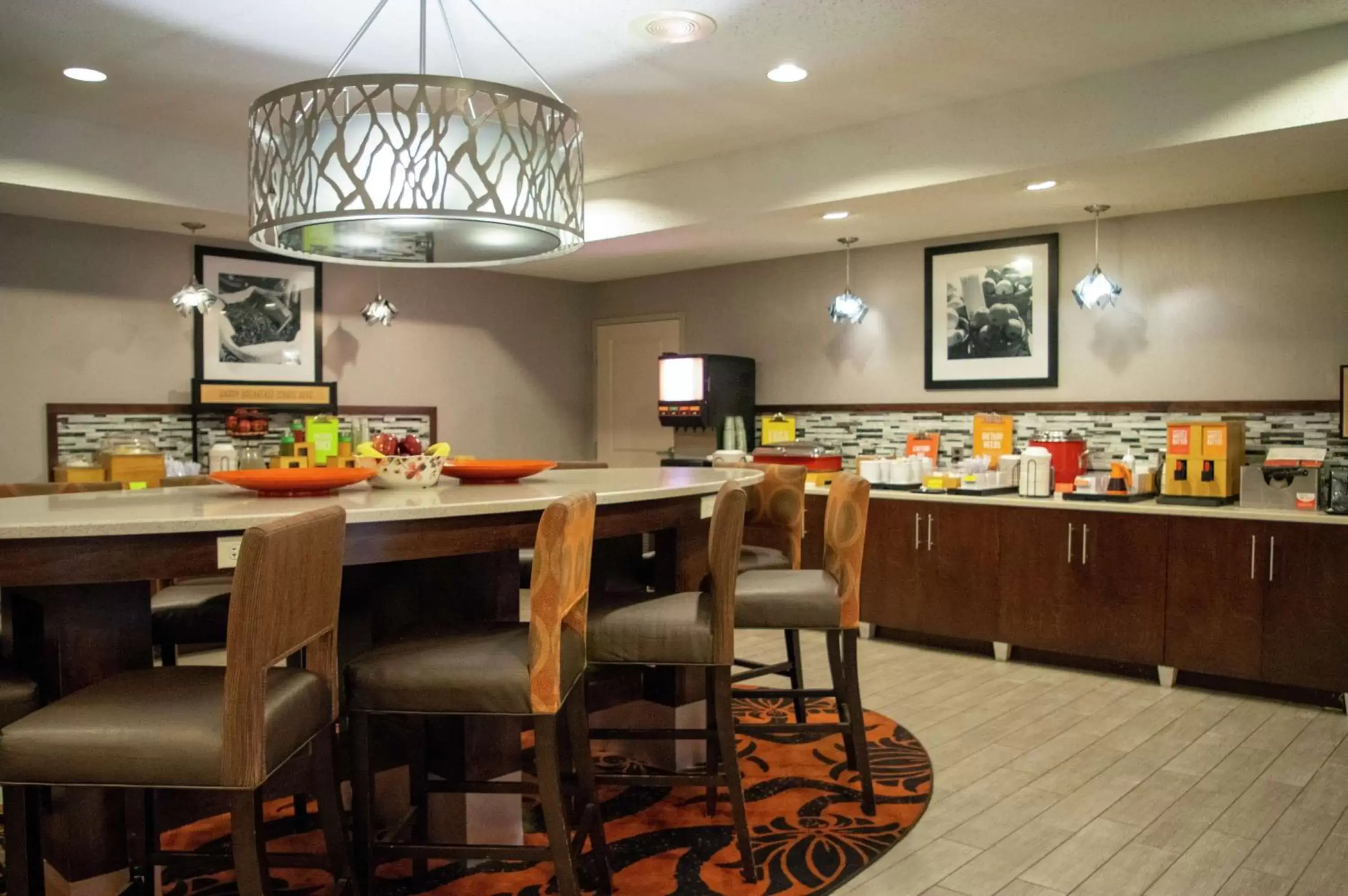 Breakfast, Restaurant/Places to Eat in Hampton Inn St. Louis-Chesterfield