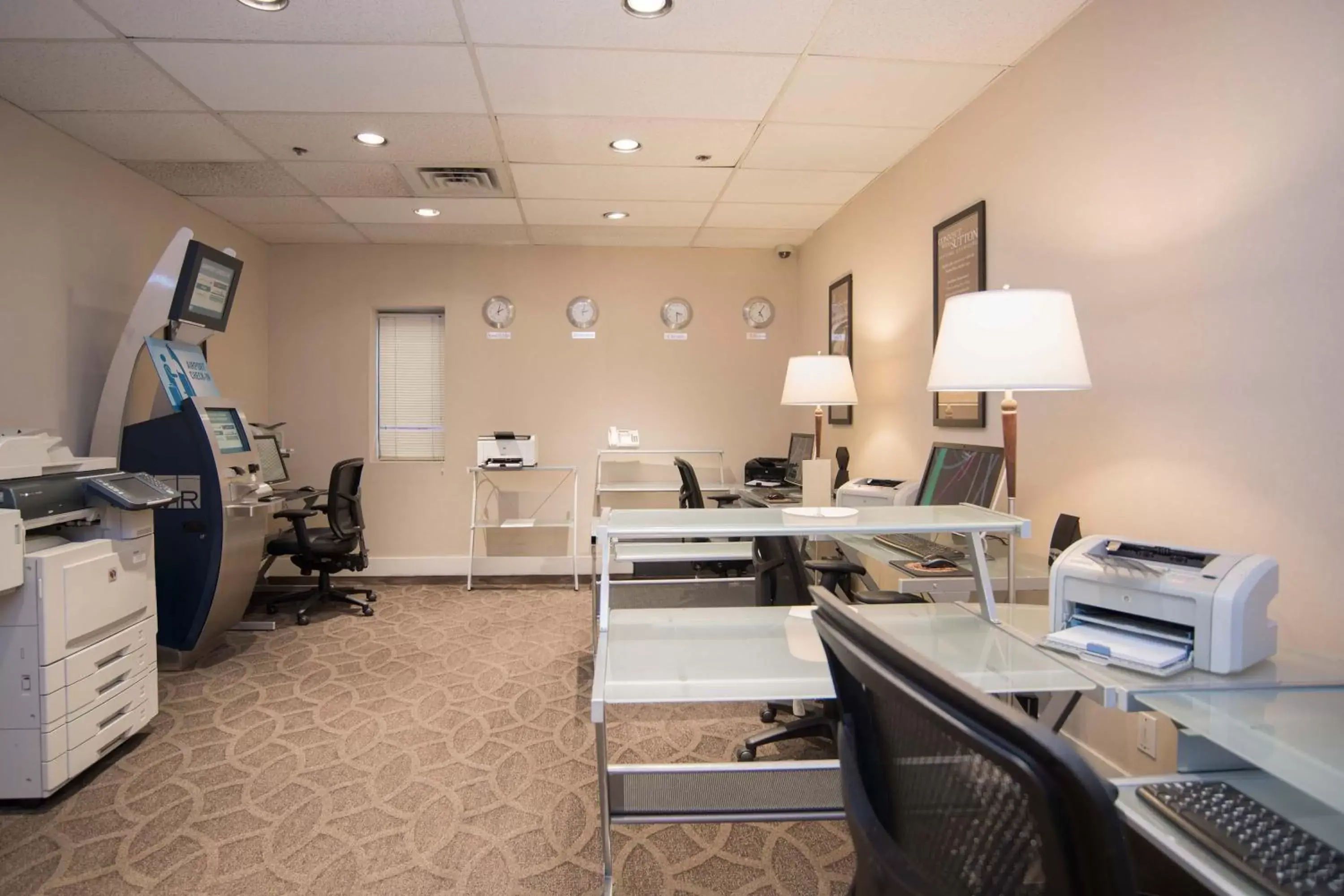 Business facilities in La Grande Residence at the Sutton Place Hotel