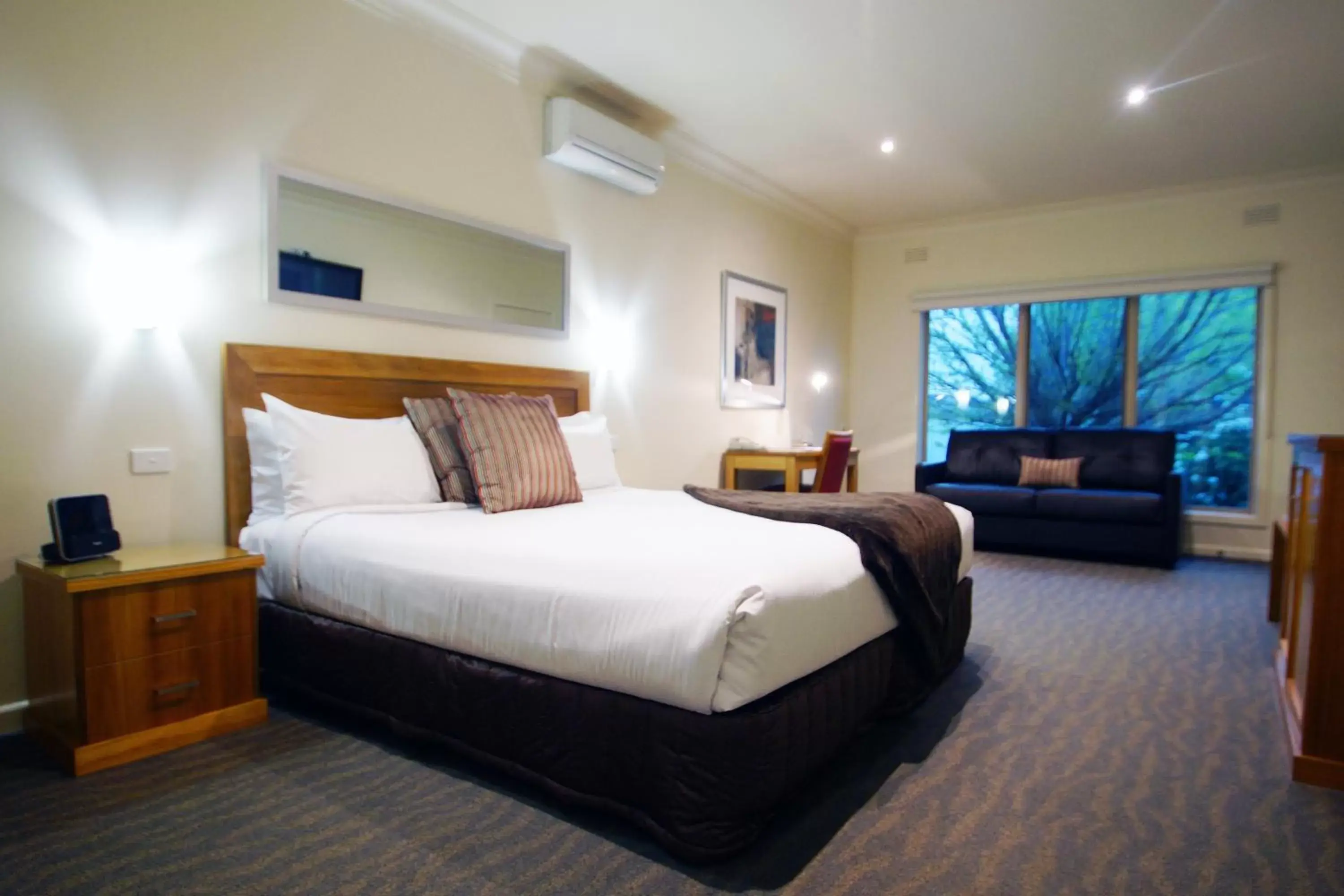 Photo of the whole room, Bed in The Wyndhamere Motel Shepparton