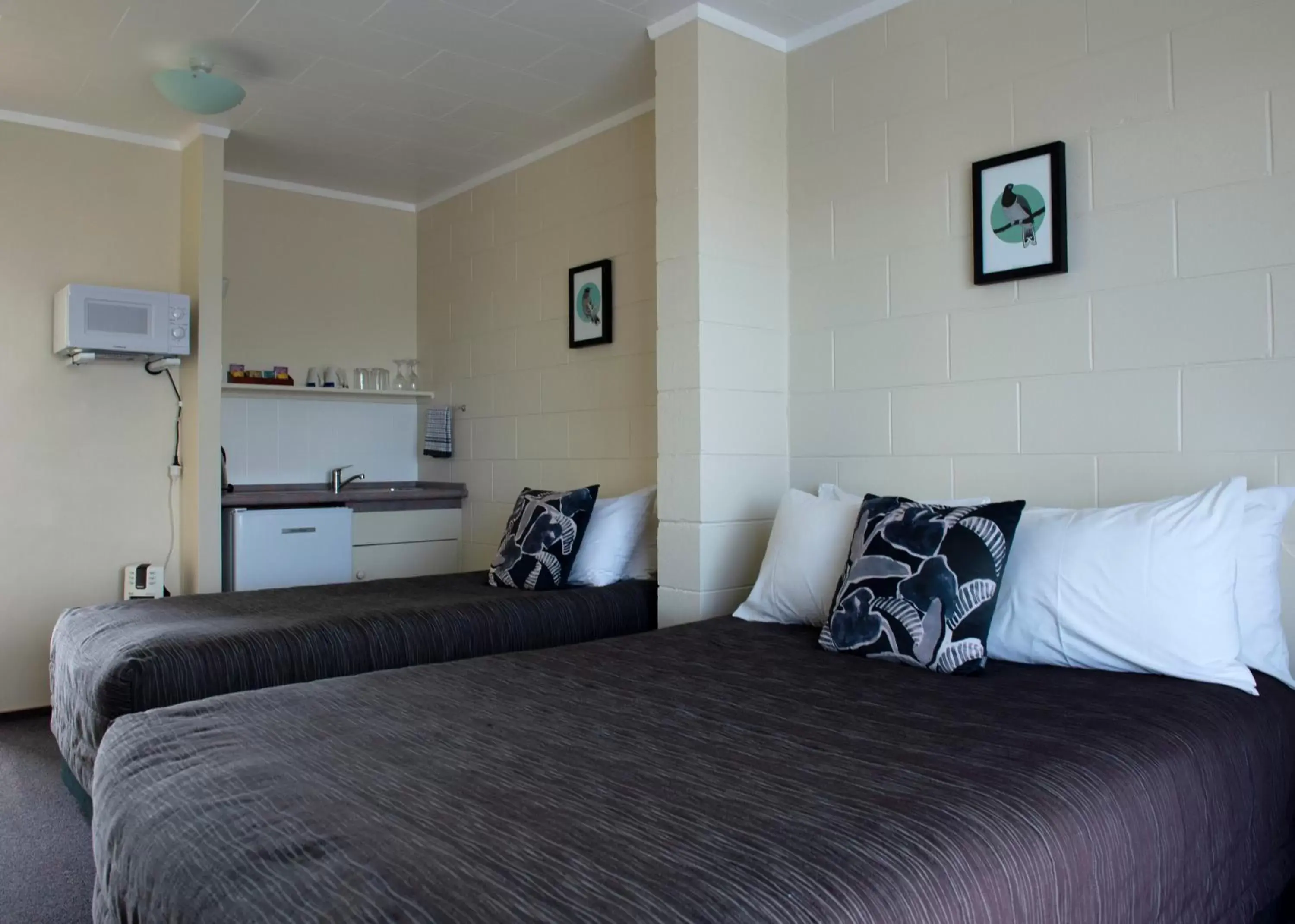 Bed in Kapiti Gateway Motel