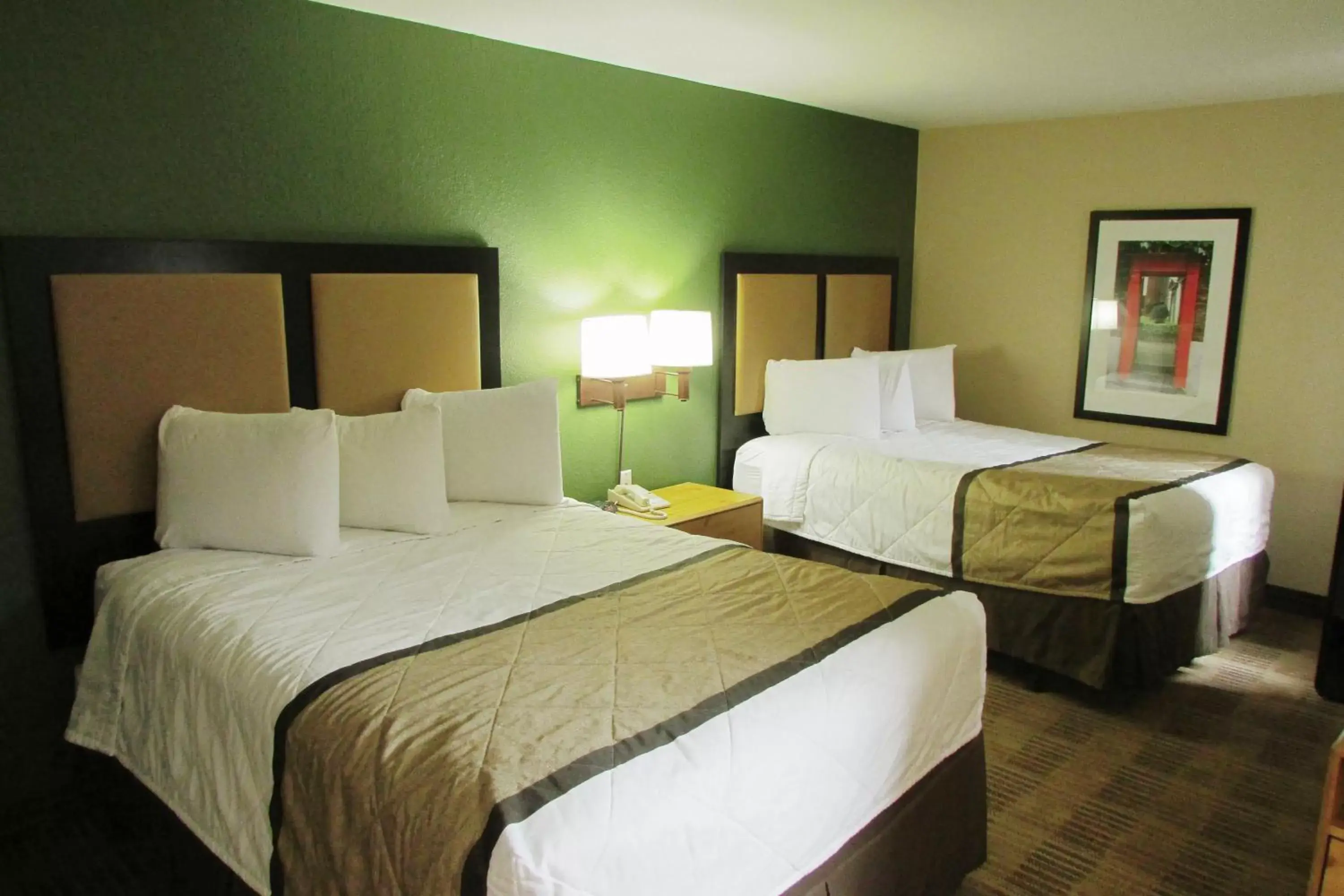 Bed in Extended Stay America Suites - Phoenix - Biltmore