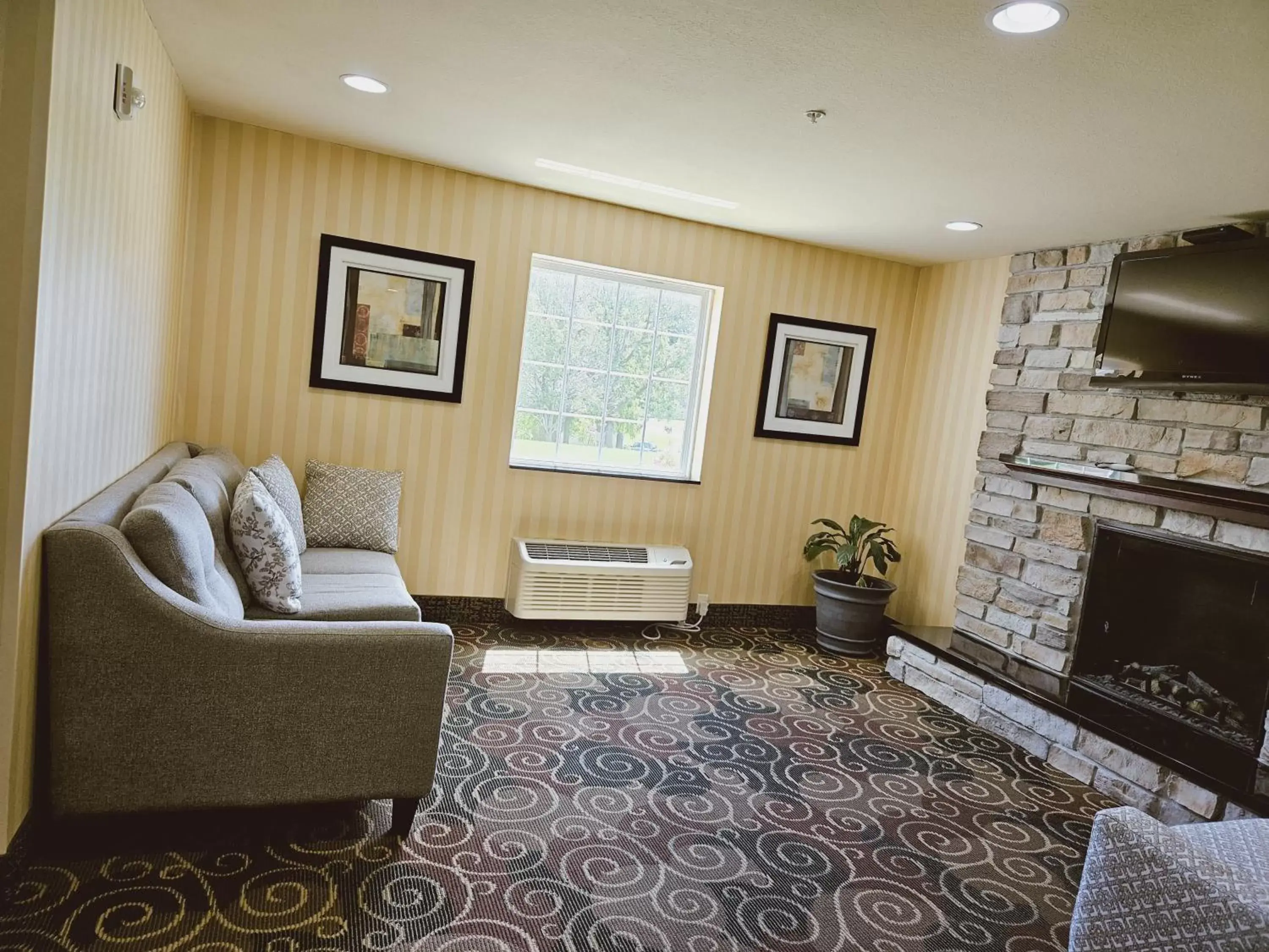 Lobby or reception, Seating Area in Cobblestone Inn & Suites - Bloomfield