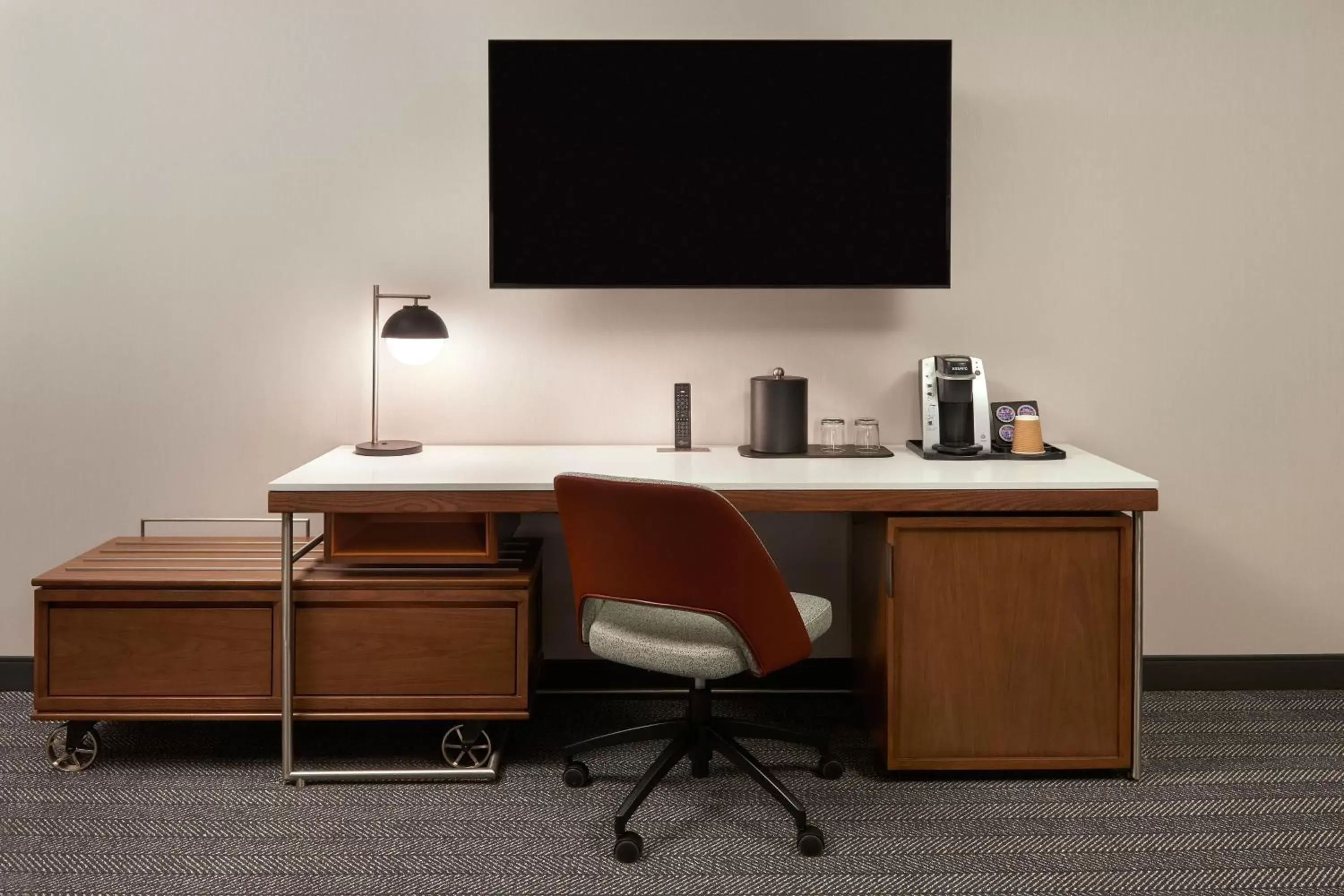 Photo of the whole room, TV/Entertainment Center in Courtyard by Marriott Toronto Markham