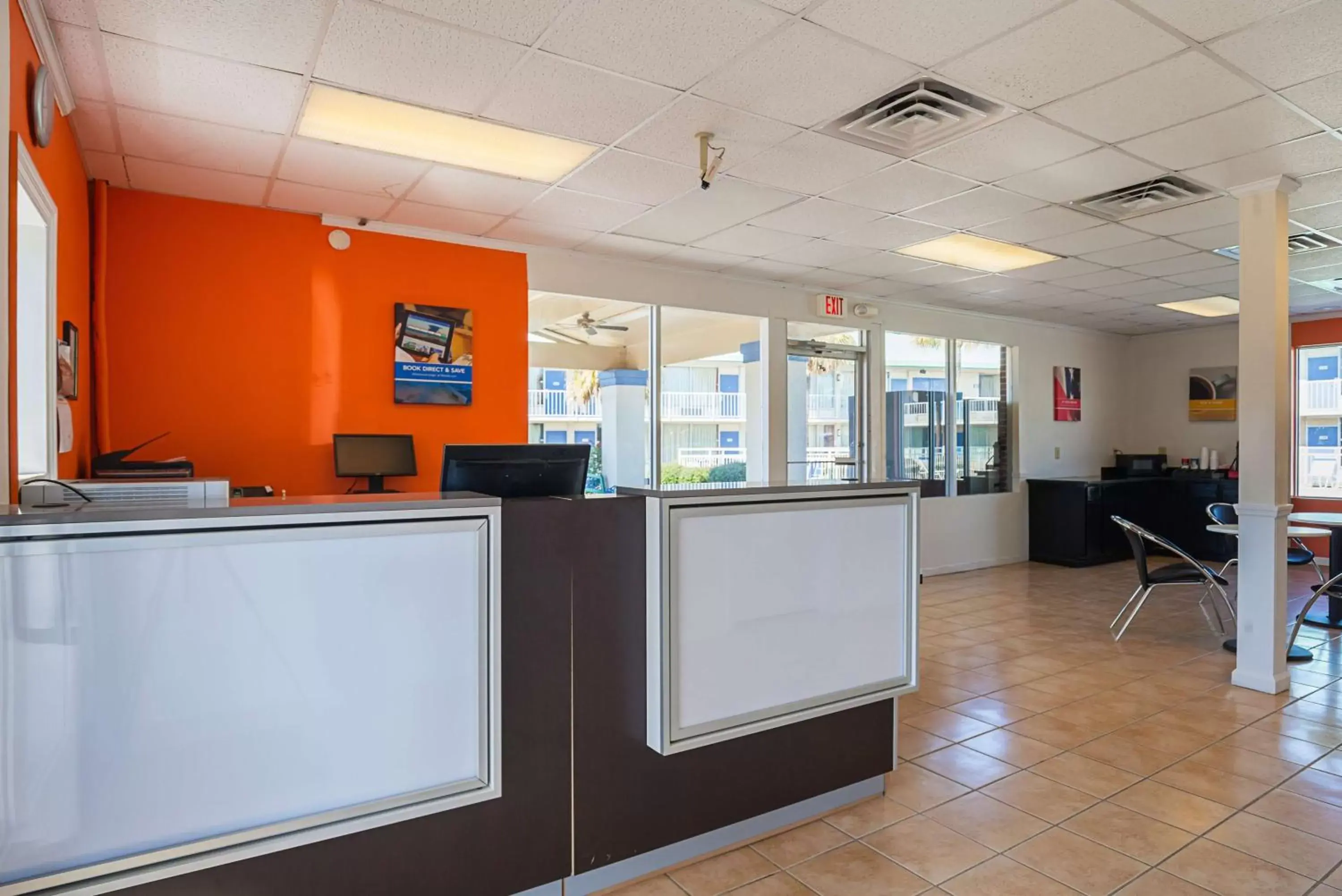 Lobby or reception, Lobby/Reception in Motel 6-Tifton, GA