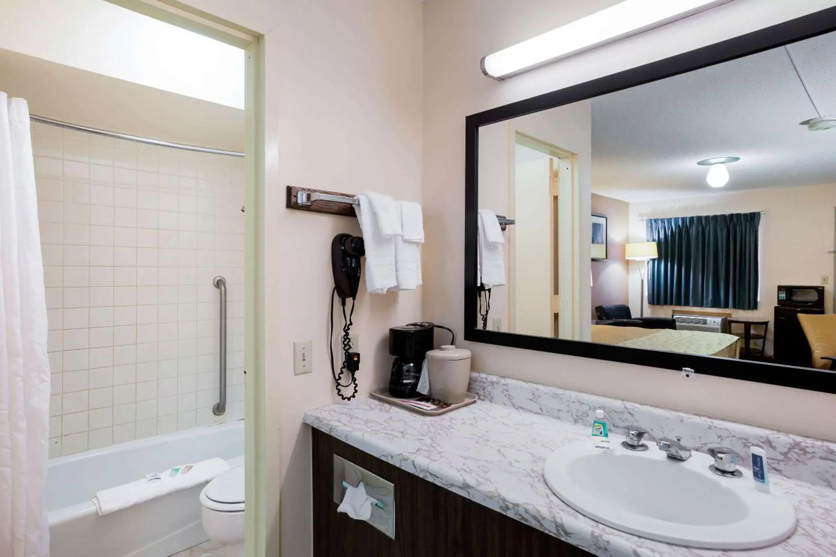 Bathroom in Rodeway Inn Sergeant Bluff - Sioux City