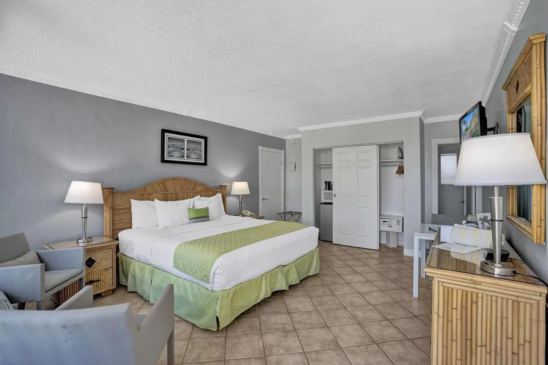 Bed in The Worthington Resorts - Clothing Optional - Men Only - Solo hombres