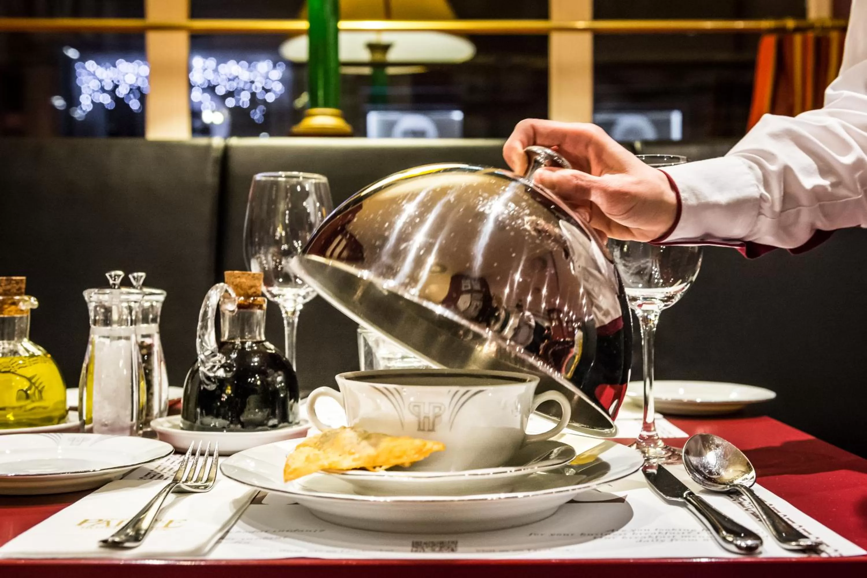 Restaurant/places to eat in Art Nouveau Palace Hotel