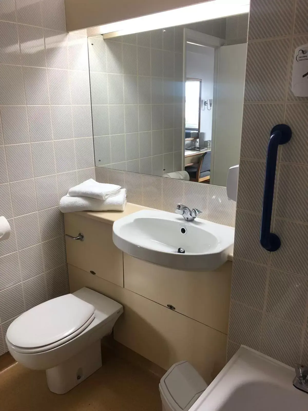 Bathroom in Redwings Lodge Rutland