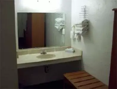 Bathroom in Knights Inn Wendover