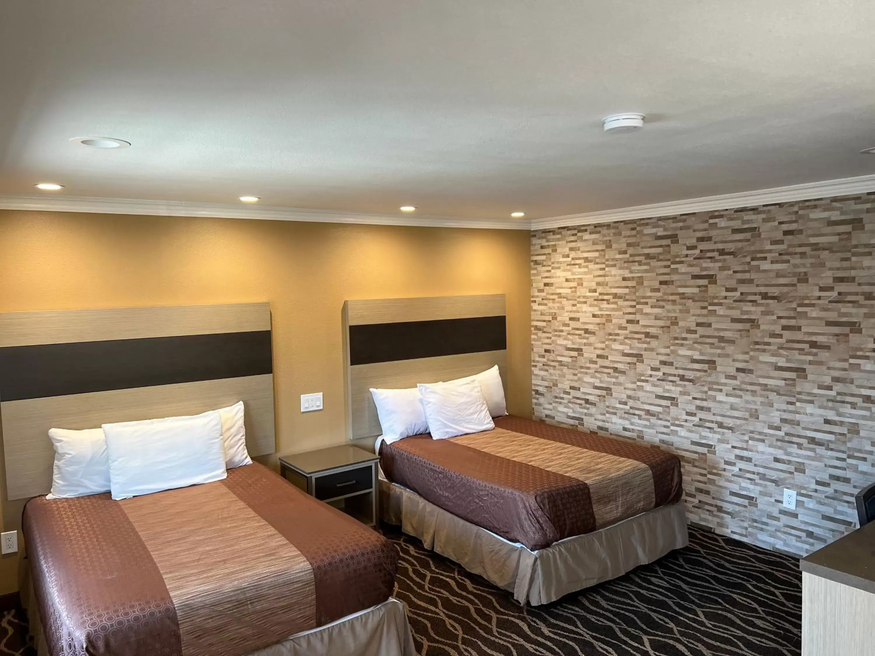 Bedroom, Bed in Walnut Inn & Suites West Covina