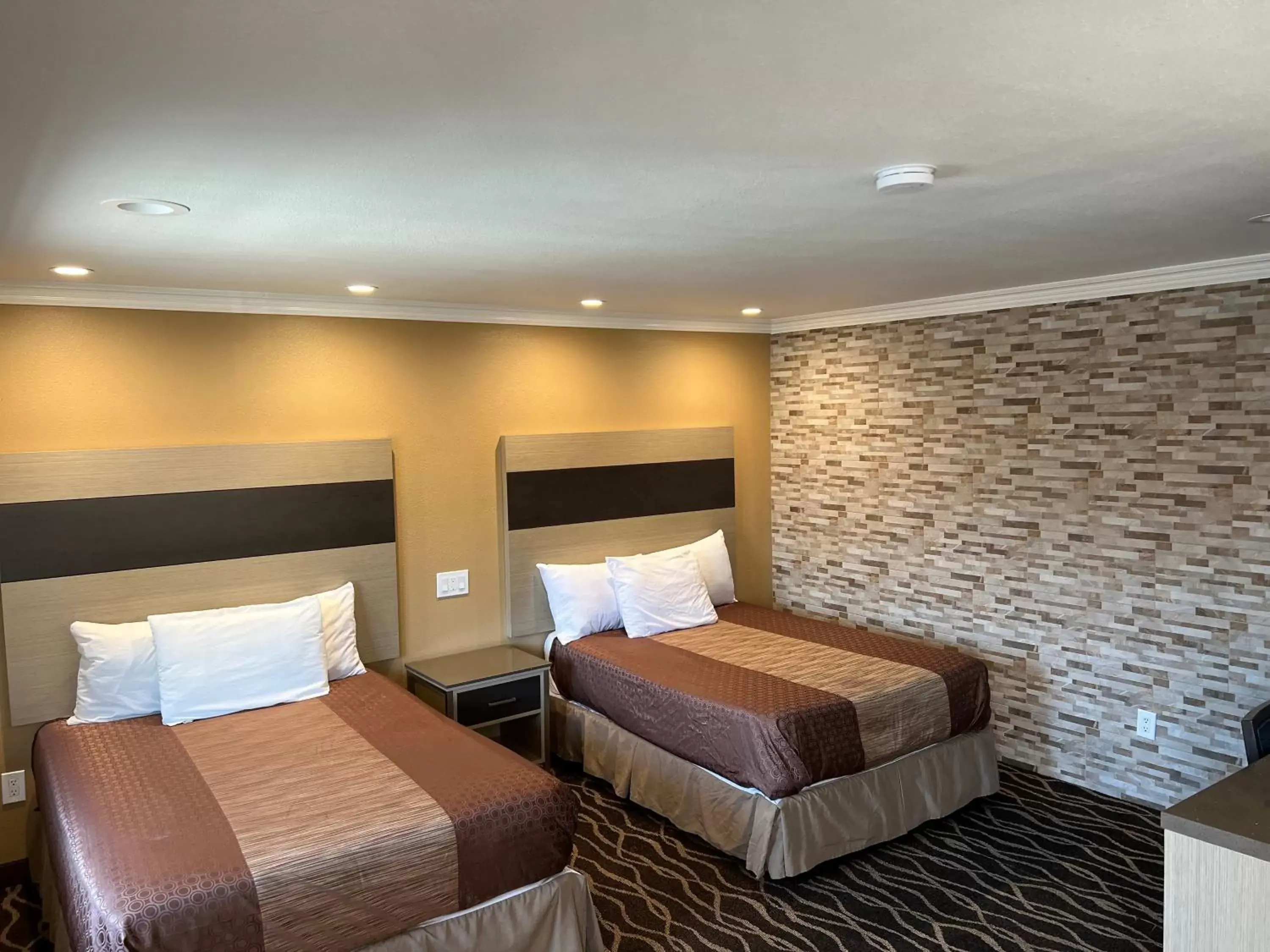 Bedroom, Bed in Walnut Inn & Suites West Covina Bedroom, Bed in Walnut Inn & Suites West Covina