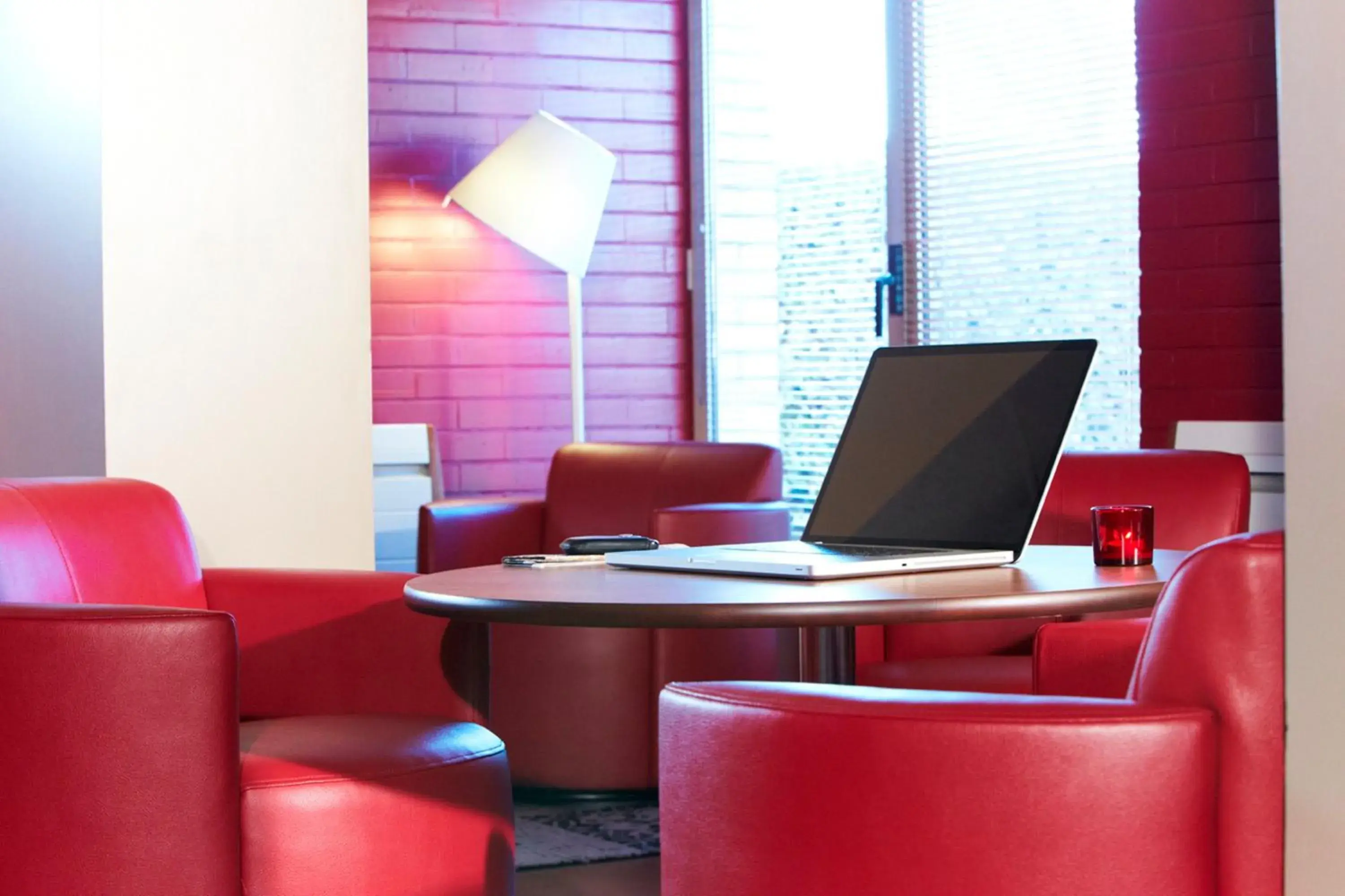 Seating area in Campanile Toulouse Purpan