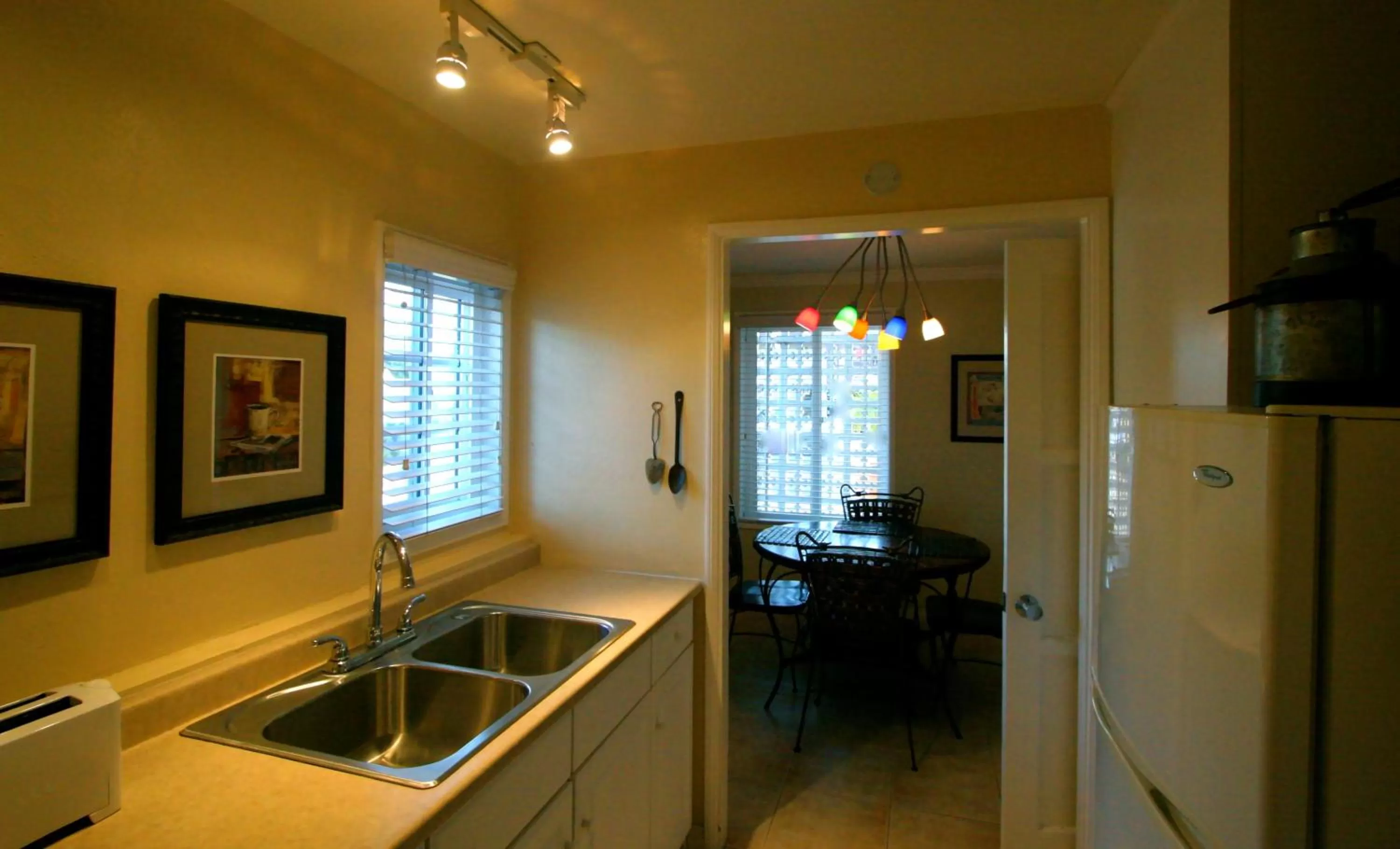 Kitchen or kitchenette in The Tides Laguna Beach