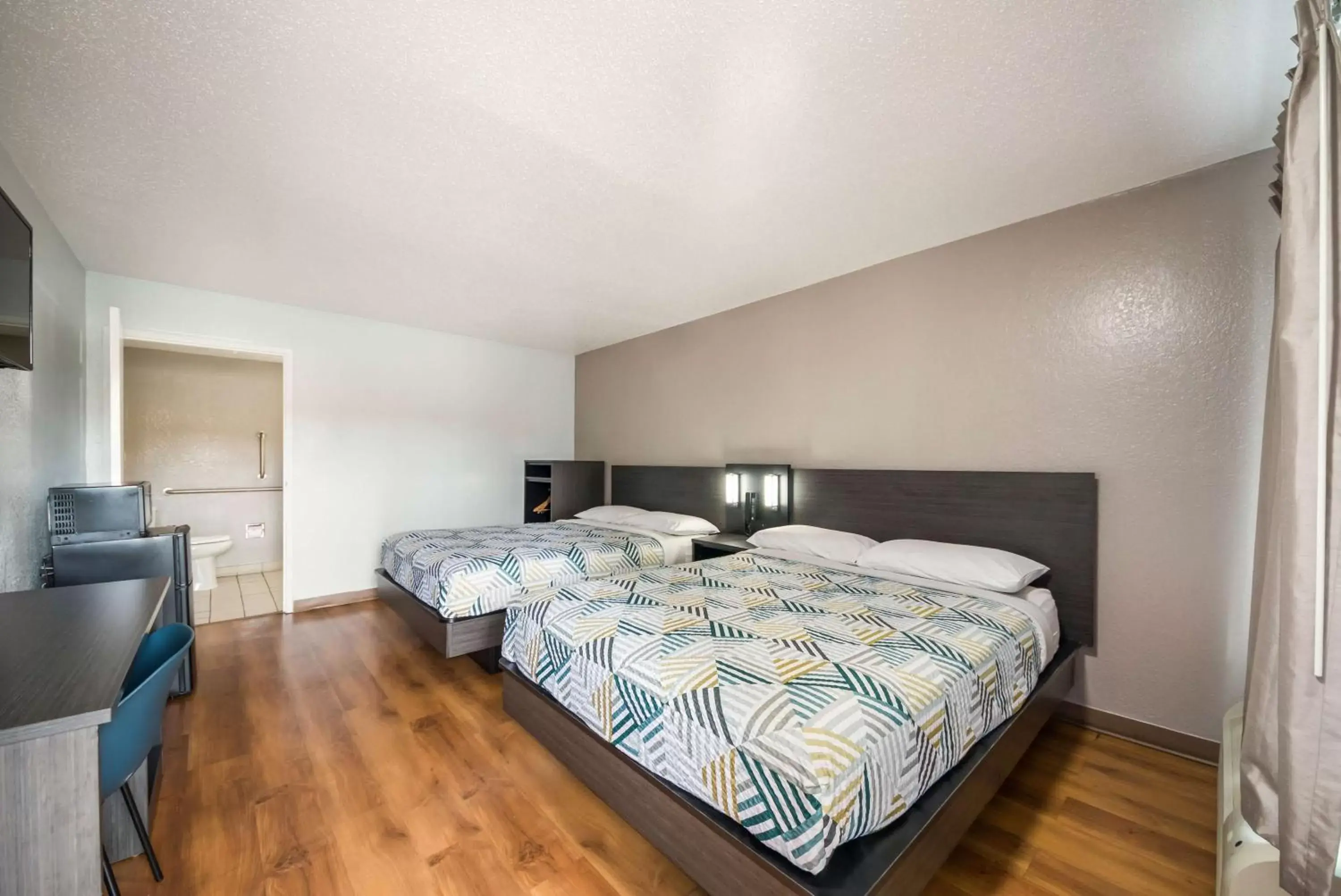 Photo of the whole room, Bed in Motel 6-Laredo, TX - North I-35 Photo of the whole room, Bed in Motel 6-Laredo, TX - North I-35