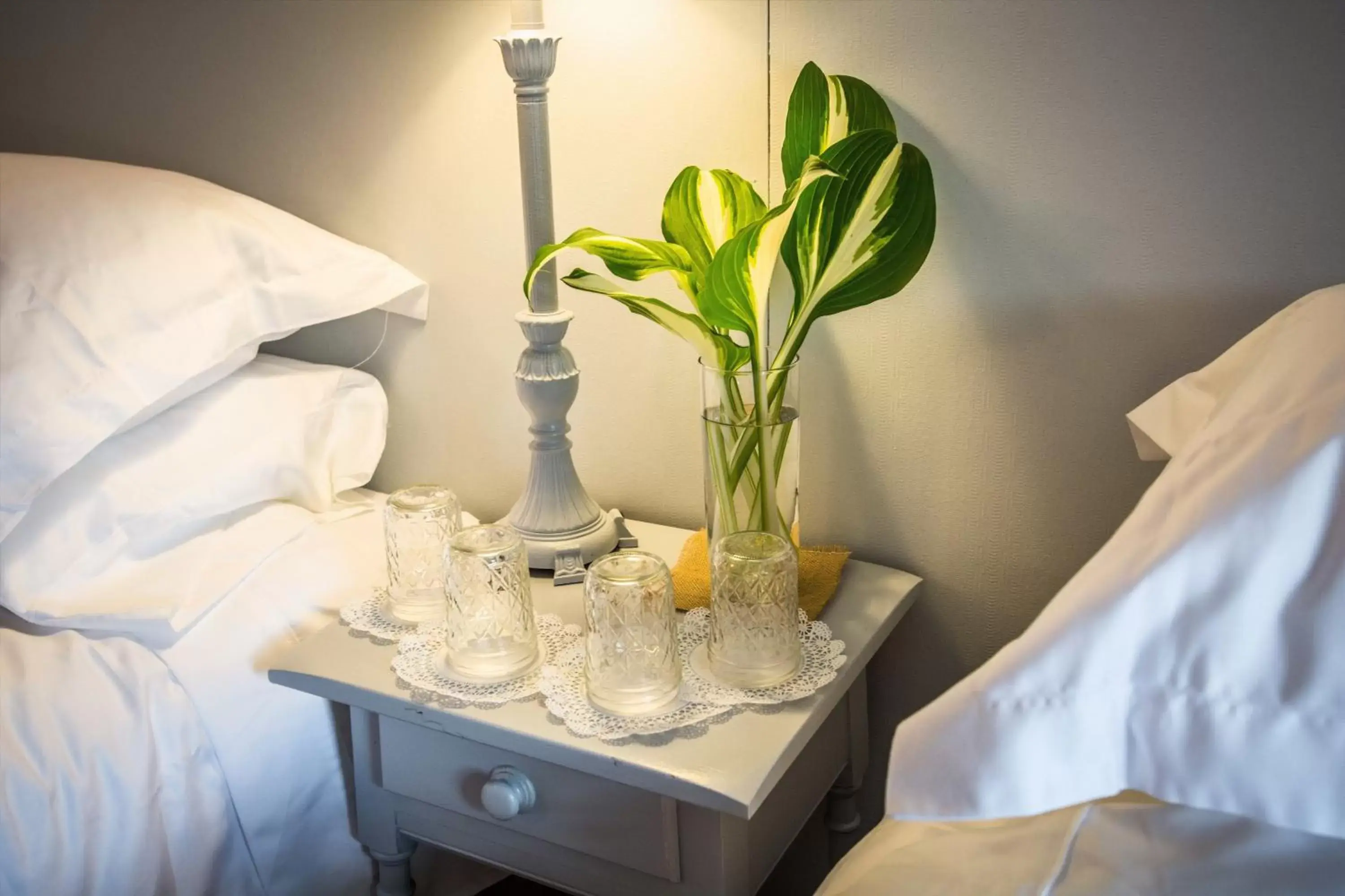 Queen Room with Two Queen Beds in Pine Hill Arms Hotel Queen Room with Two Queen Beds in Pine Hill Arms Hotel