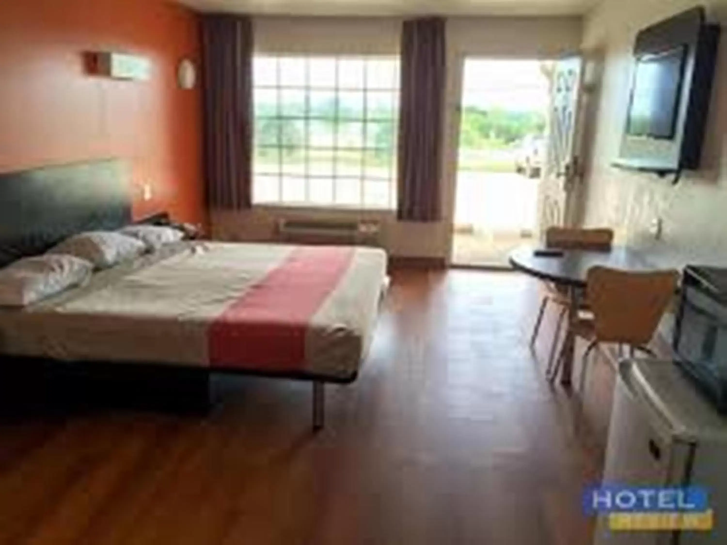 Photo of the whole room, Bed in Motel 6-Waxahachie, TX Photo of the whole room, Bed in Motel 6-Waxahachie, TX