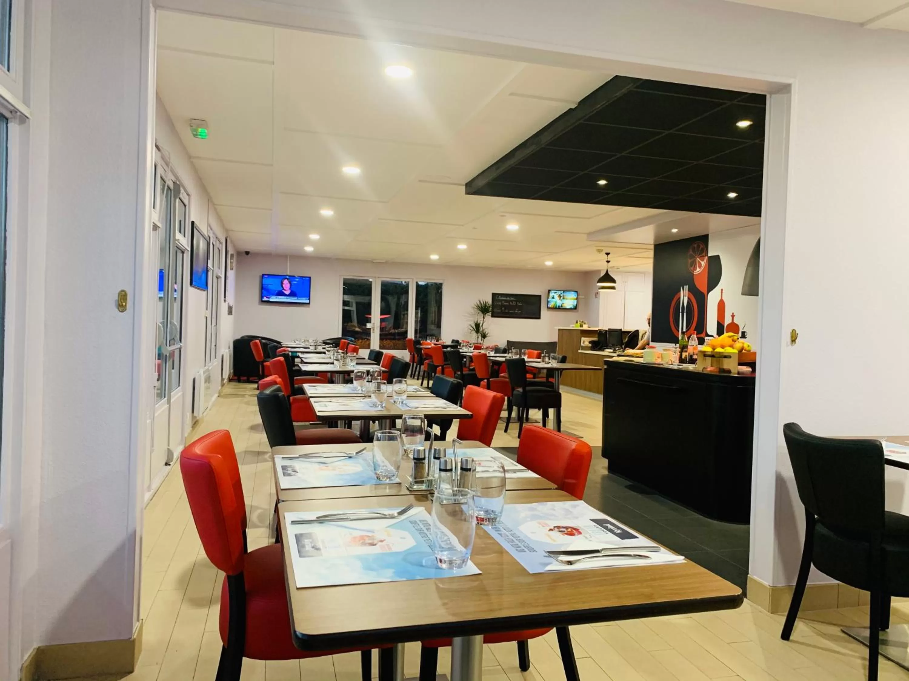 Restaurant/places to eat in KYRIAD Issoudun