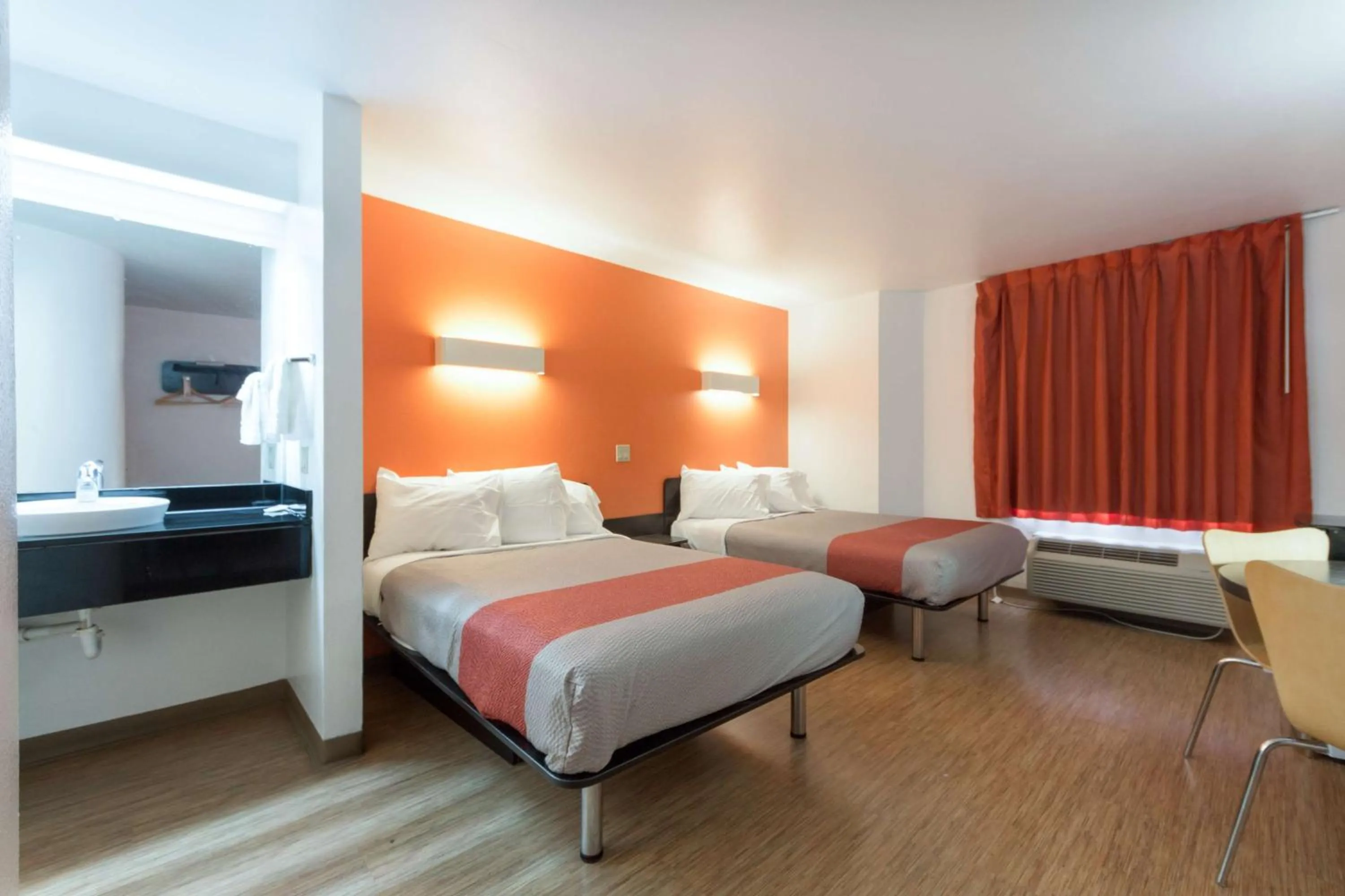 Photo of the whole room, Bed in Motel 6-Dallas, TX - Northeast