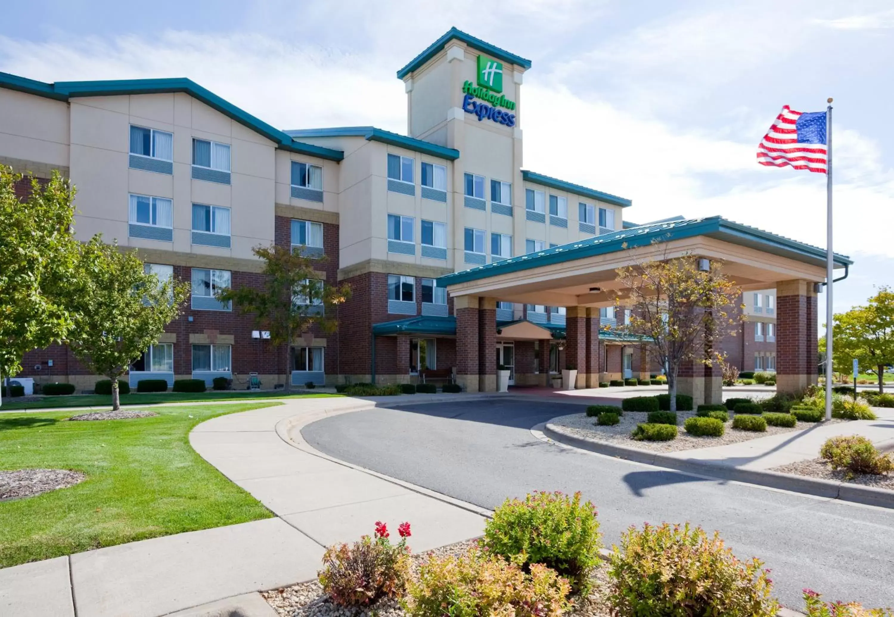 Property Building in Holiday Inn Express Hotel & Suites-St. Paul, an IHG Hotel