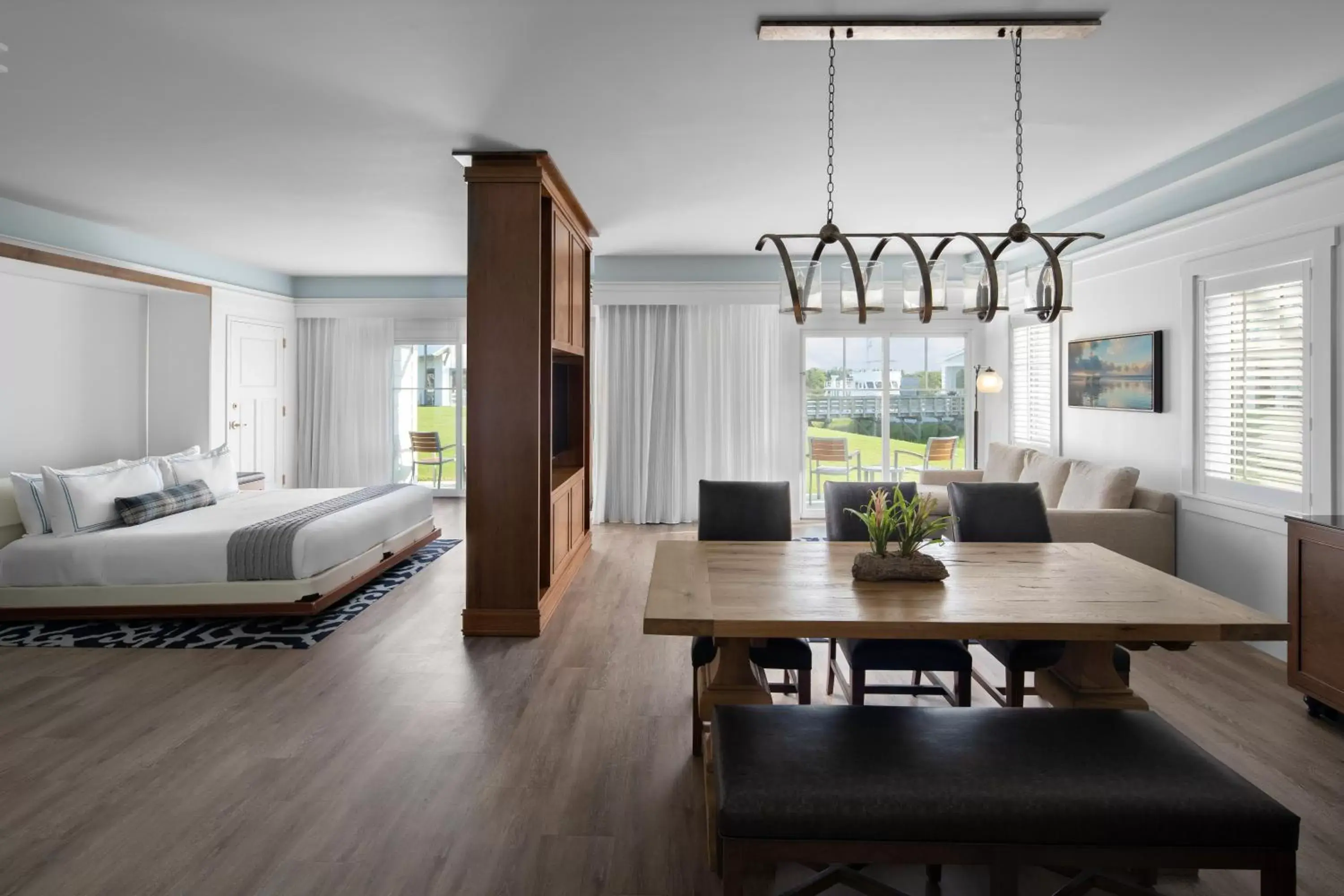 Living room, Bed in Beaufort Hotel Living room, Bed in Beaufort Hotel