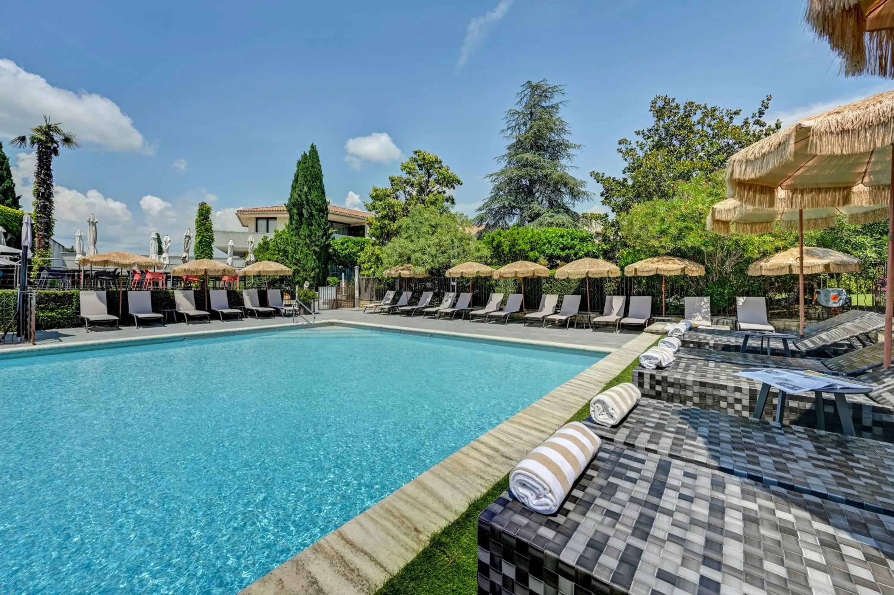 Spring, Swimming Pool in Best Western Sevan Parc Hotel