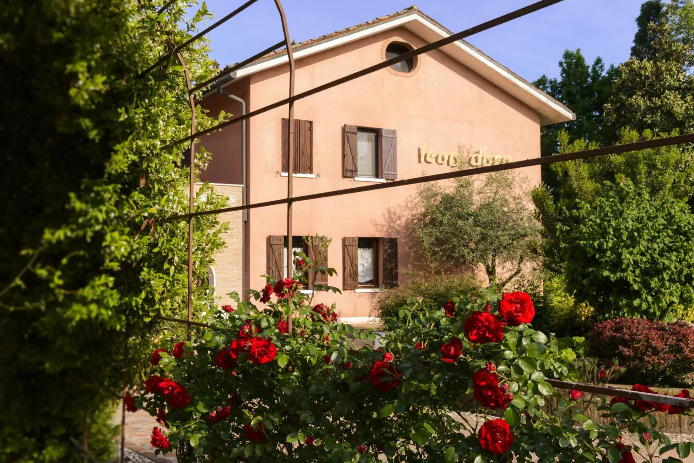 Facade/entrance, Property Building in Relais Leon d'Oro