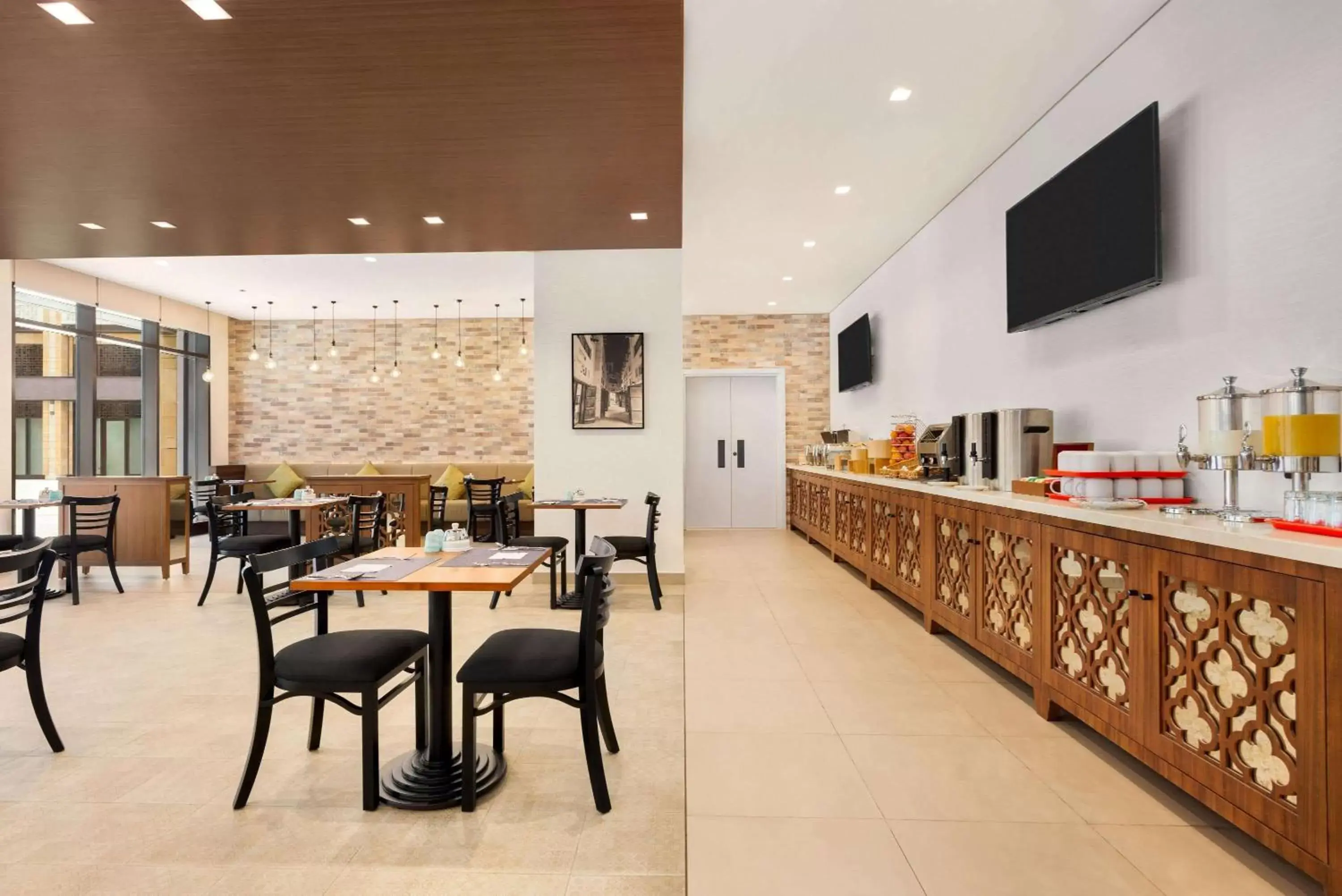 Restaurant/Places to Eat in Super 8 by Wyndham Dubai Deira