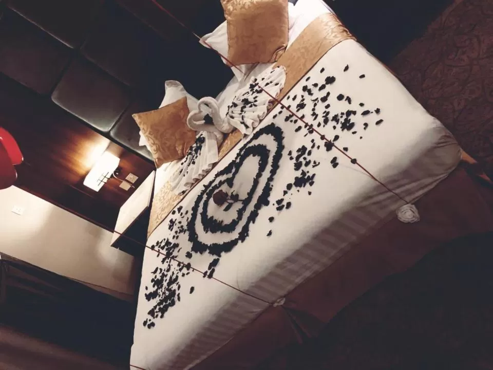 Decorative detail, Bed in Qasr Rayana Aparthotel