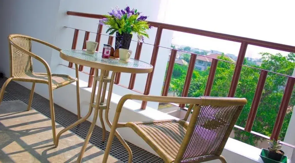 Balcony/Terrace in The Meet Green Apartment