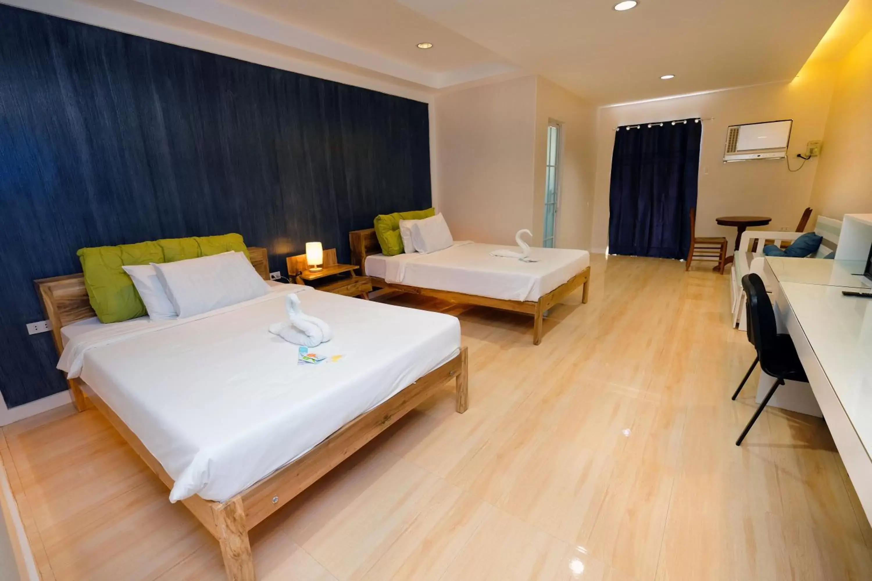Photo of the whole room, Bed in Pescadores Suites Moalboal