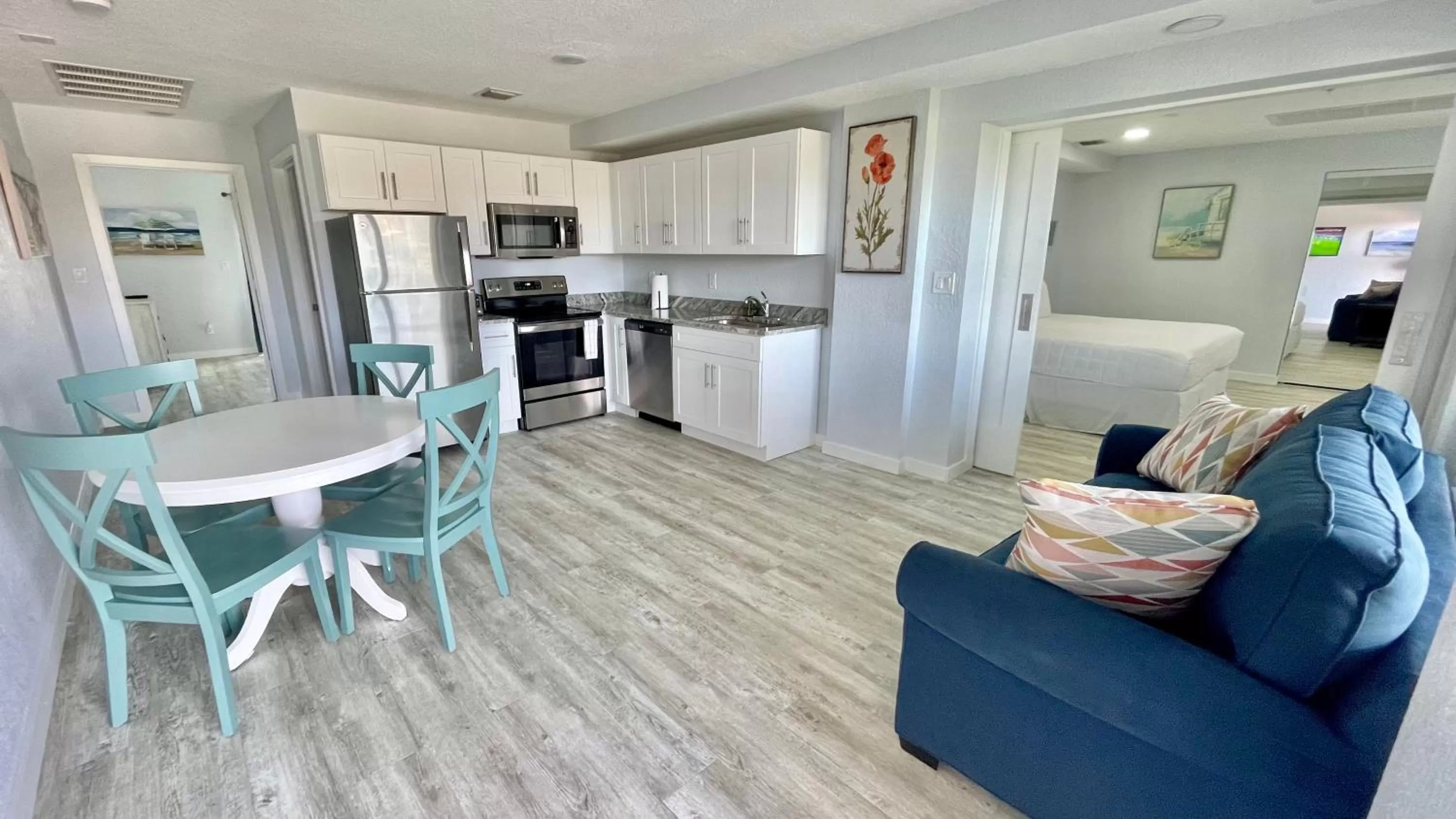 Kitchen or kitchenette in Vistalmar Beach Resort