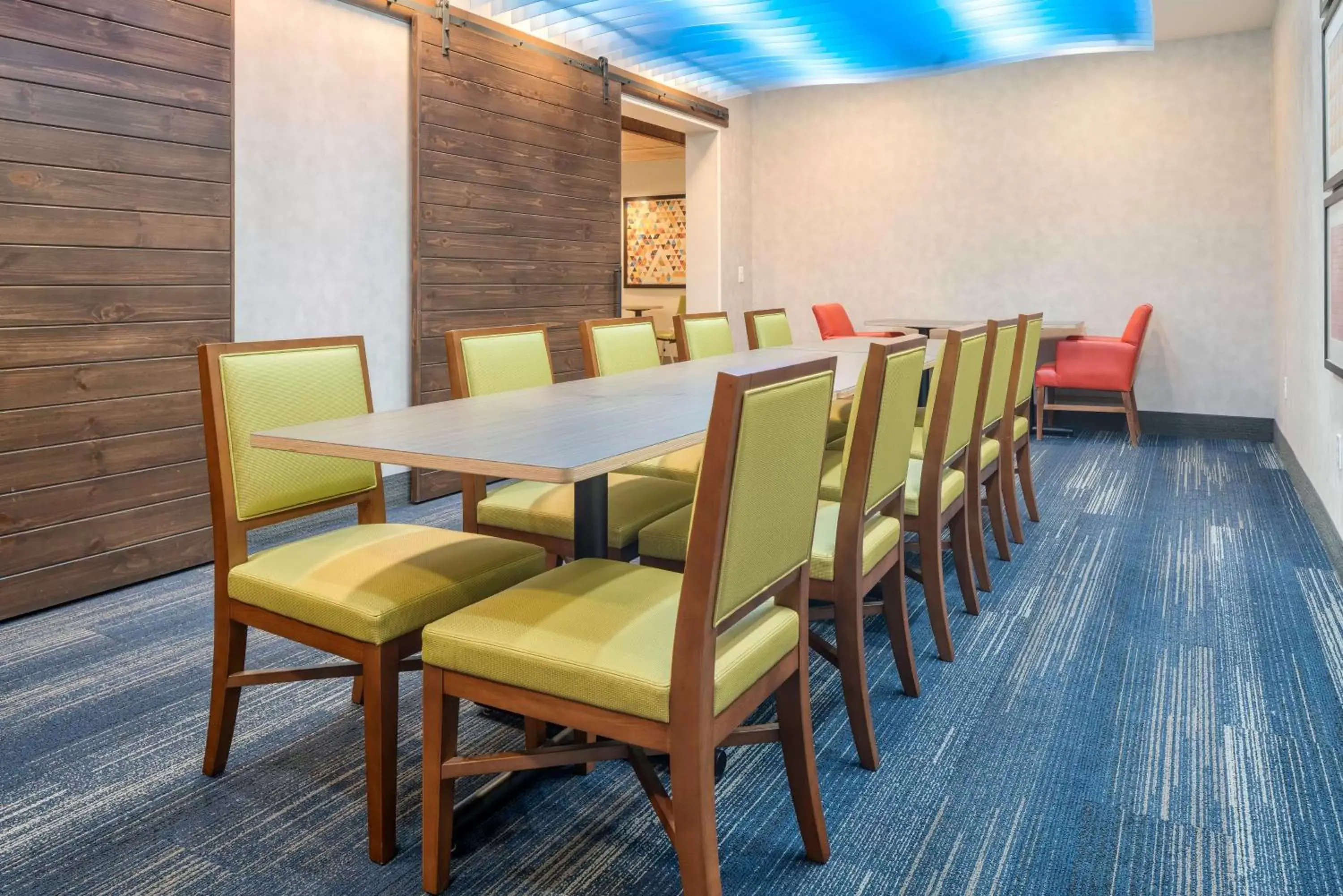 Meeting/conference room in Holiday Inn Express Hotel & Suites Macon-West, an IHG Hotel