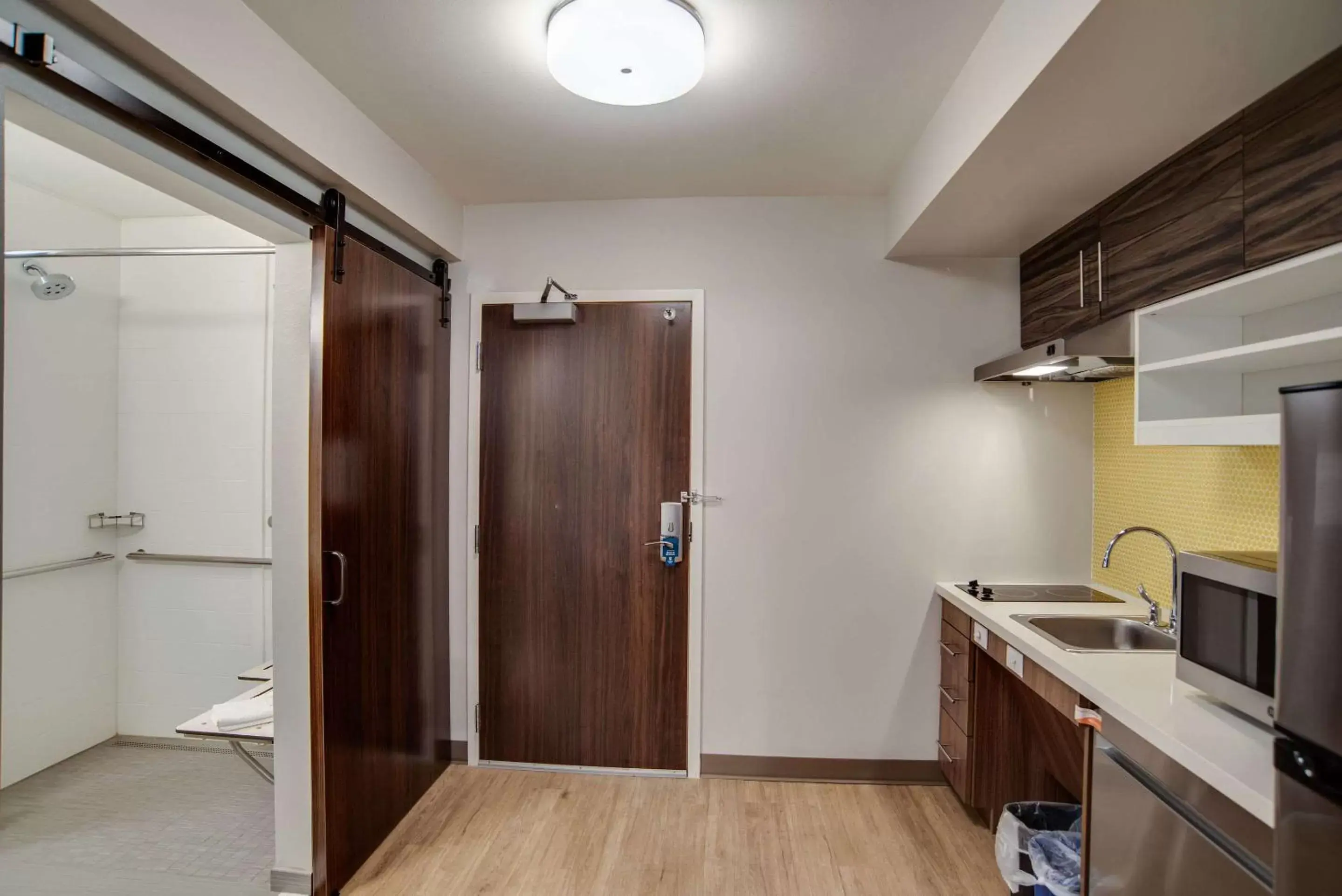 Photo of the whole room, Kitchen/Kitchenette in MainStay Suites Carlisle - Harrisburg