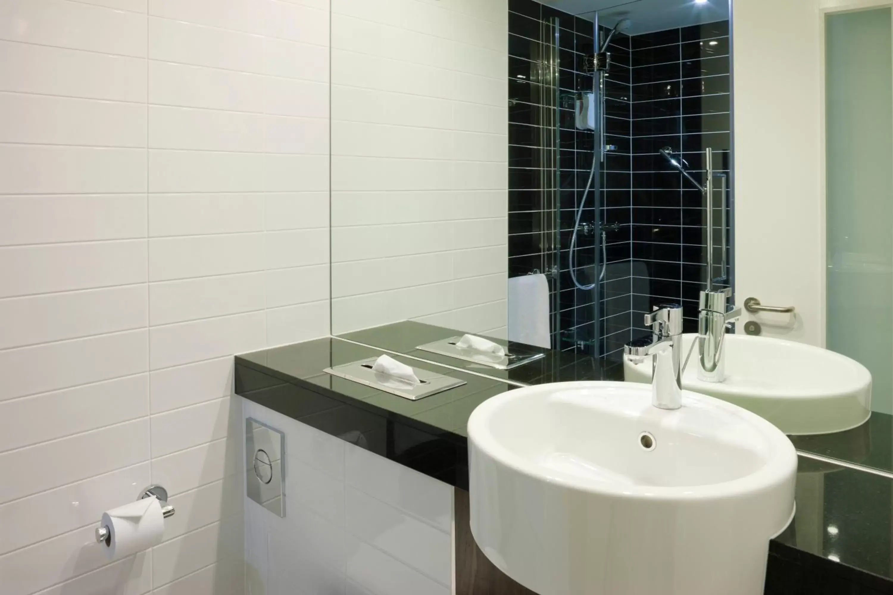 Bathroom in Holiday Inn Express Cambridge Duxford M11 Jct 10, an IHG Hotel