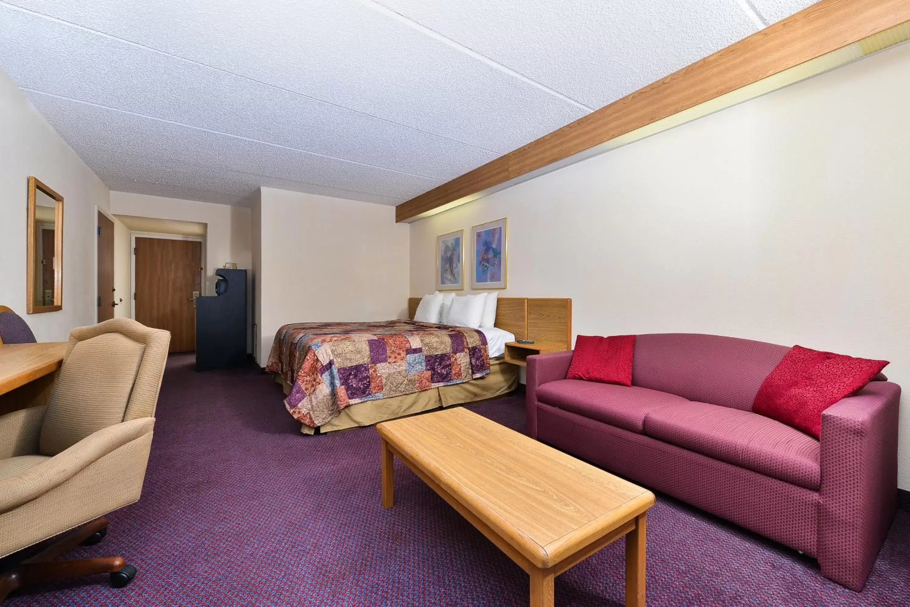 Photo of the whole room, Seating Area in America's Best Value Inn & Suites, Atlanta - Morrow