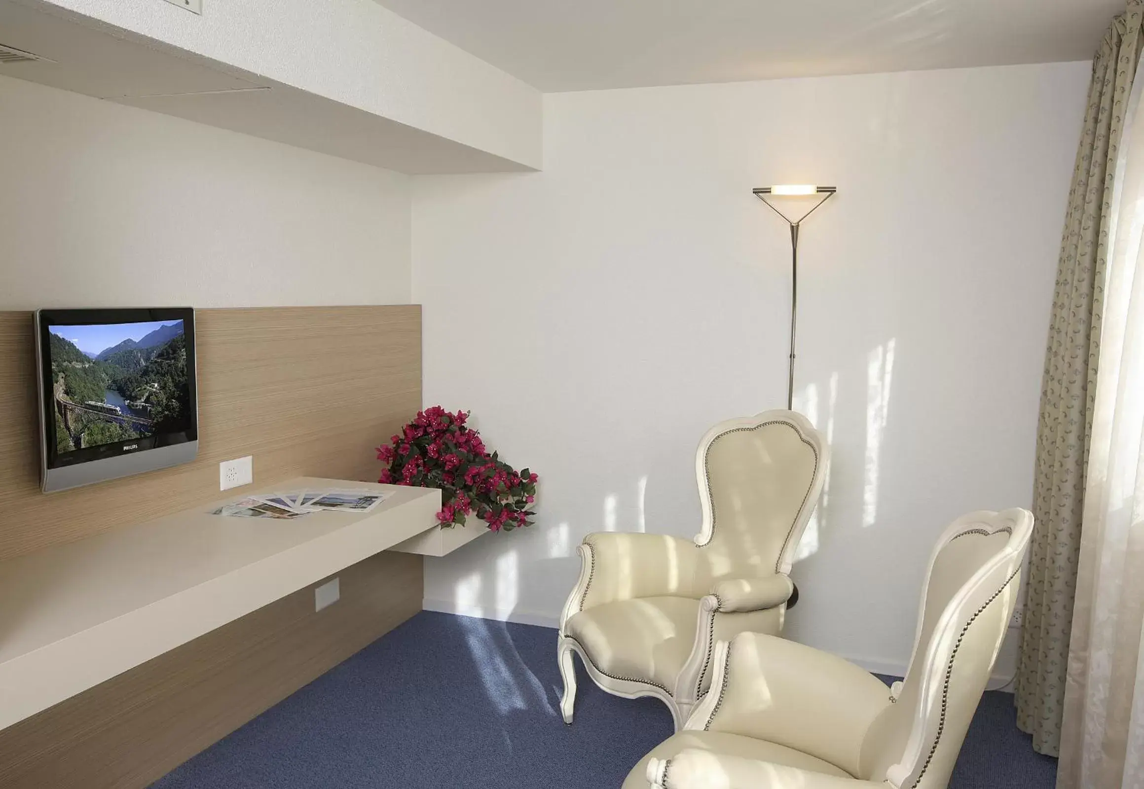 TV and multimedia, Seating Area in Hotel Garni Muralto