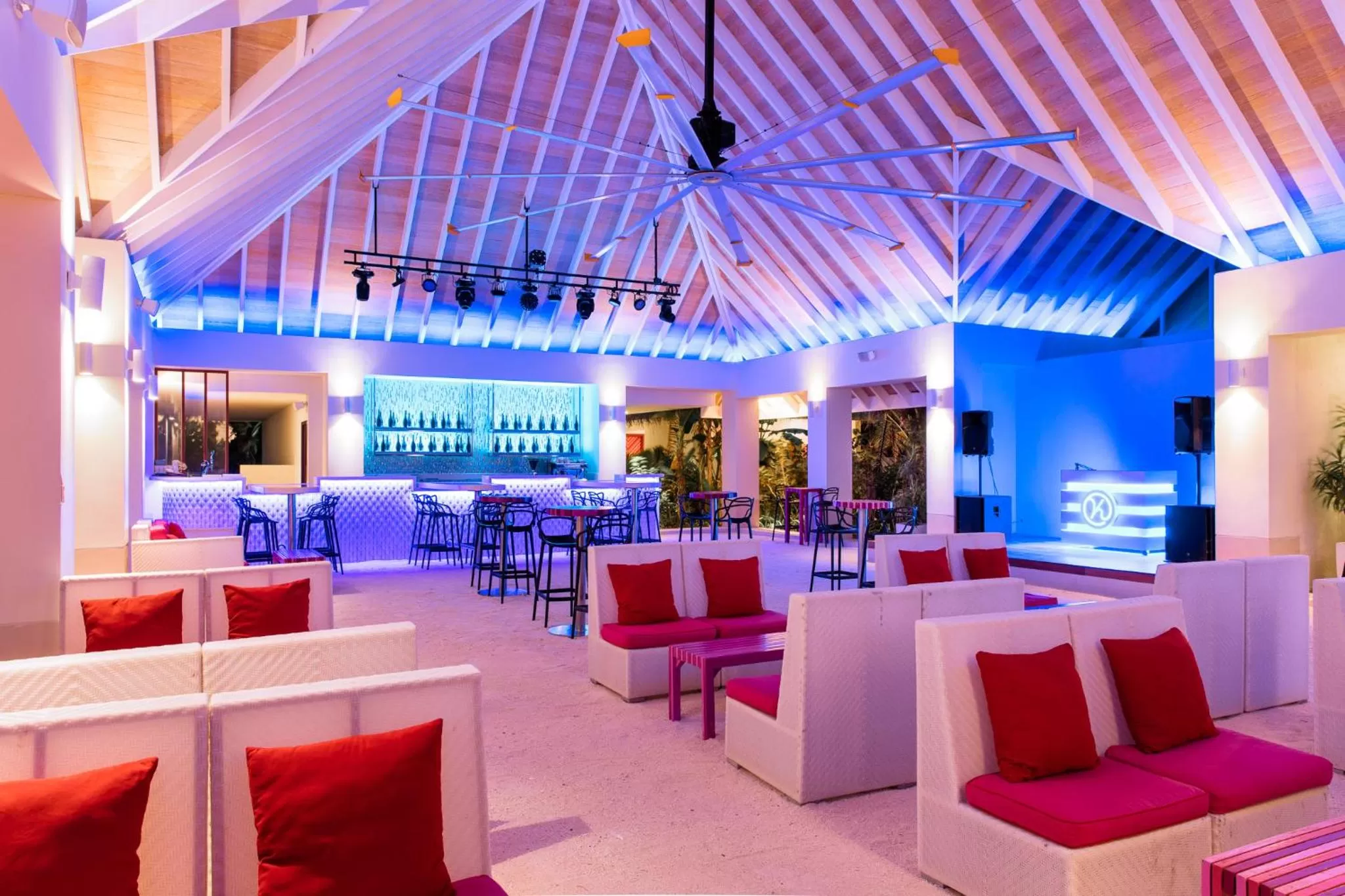 Lounge or bar in Kandima Maldives