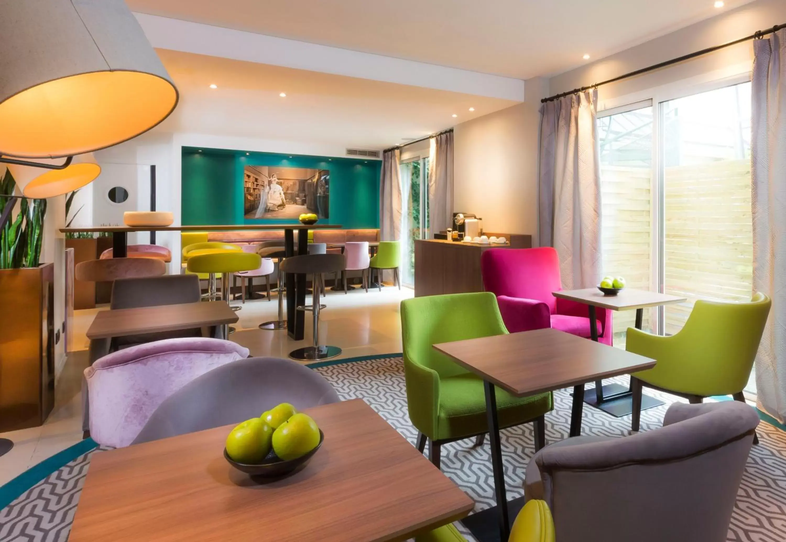 Lounge/Bar in Hotel Acanthe - Boulogne Billancourt