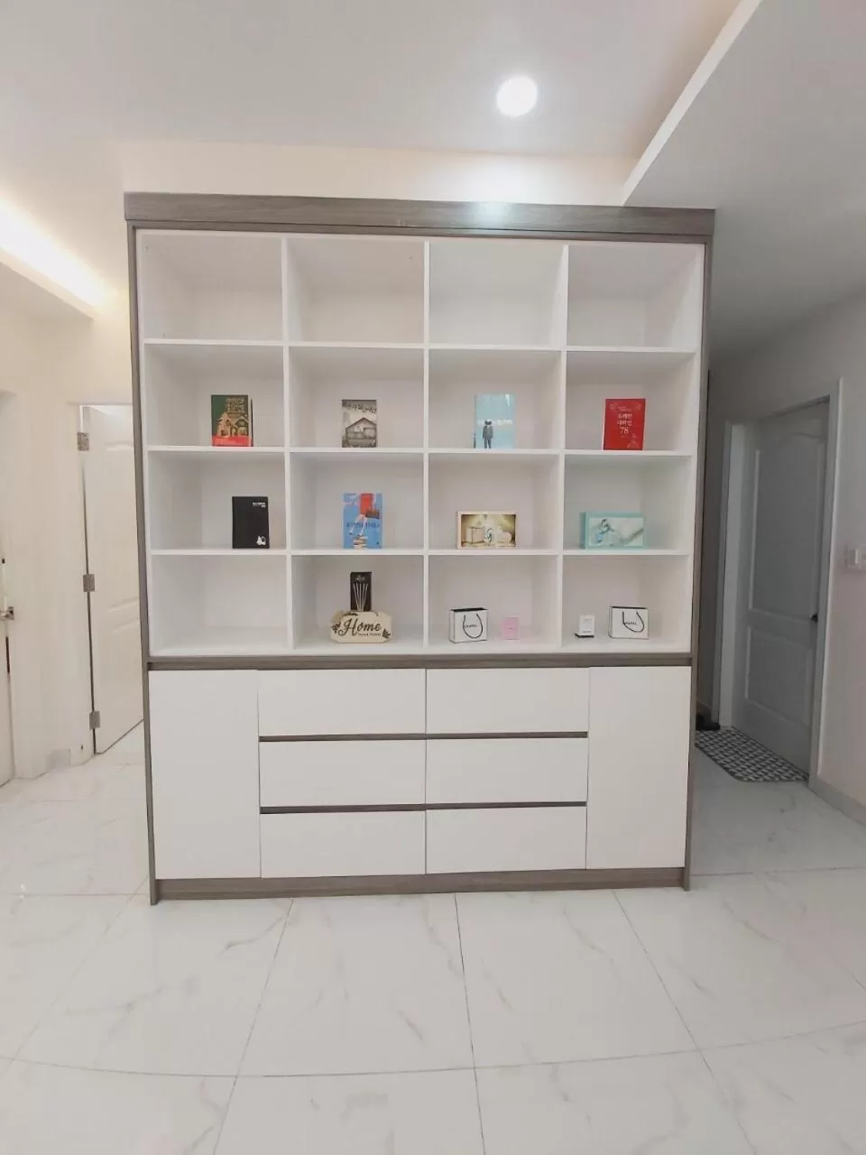 Library in Scenic Valley Suite