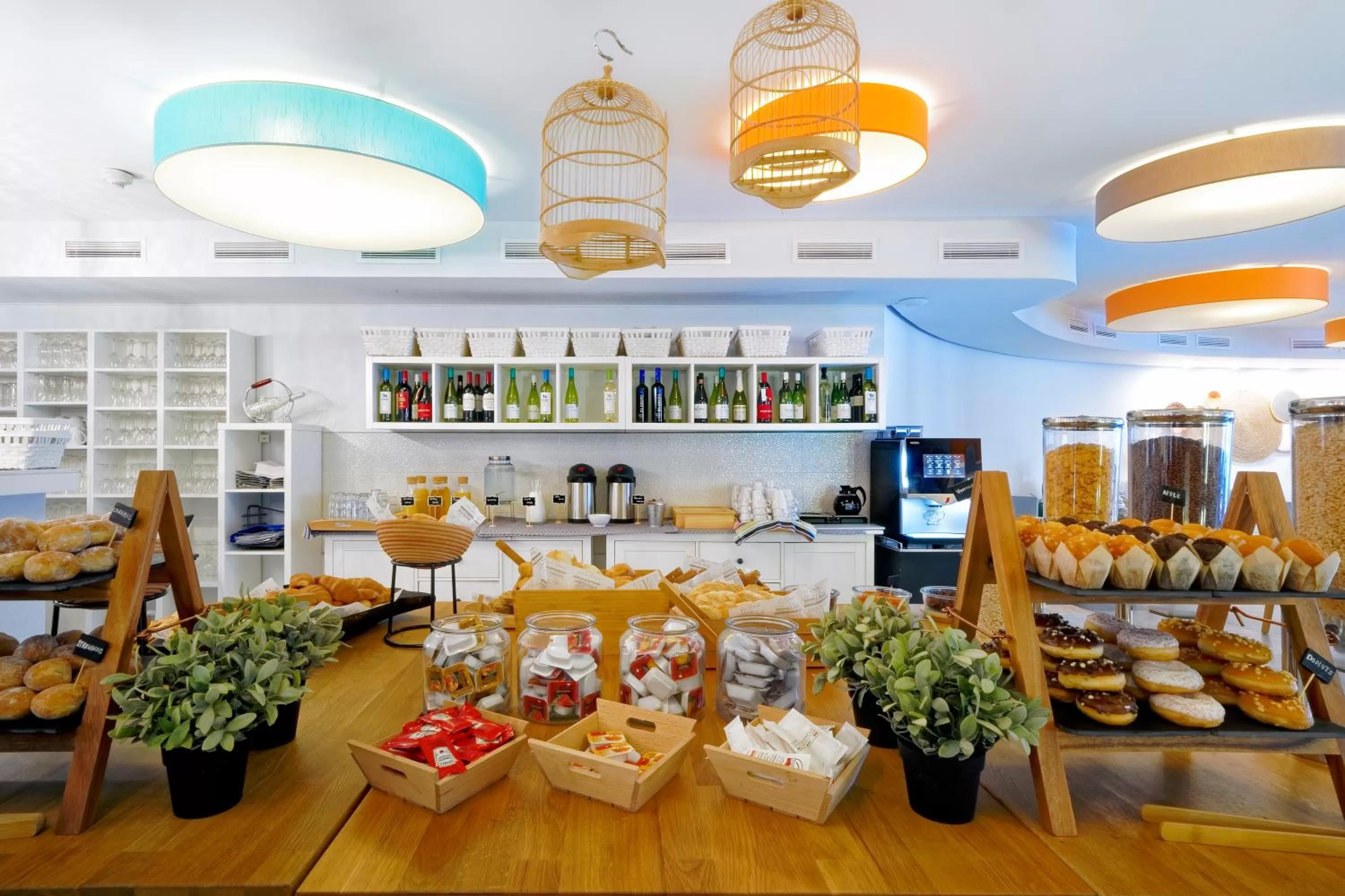 Breakfast in Aqua Suites