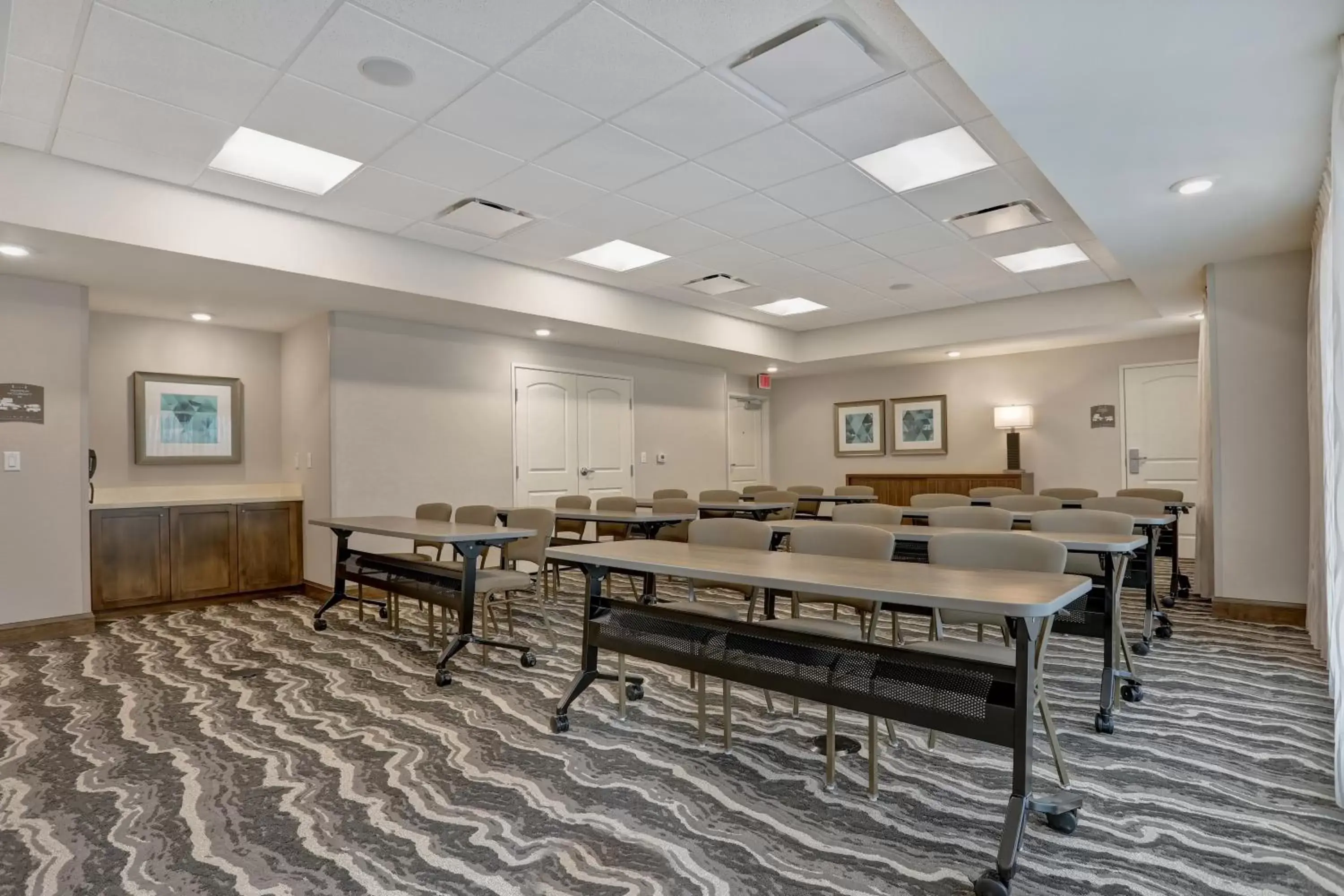 Meeting/conference room in Staybridge Suites - Overland Park - Kansas City S, an IHG Hotel