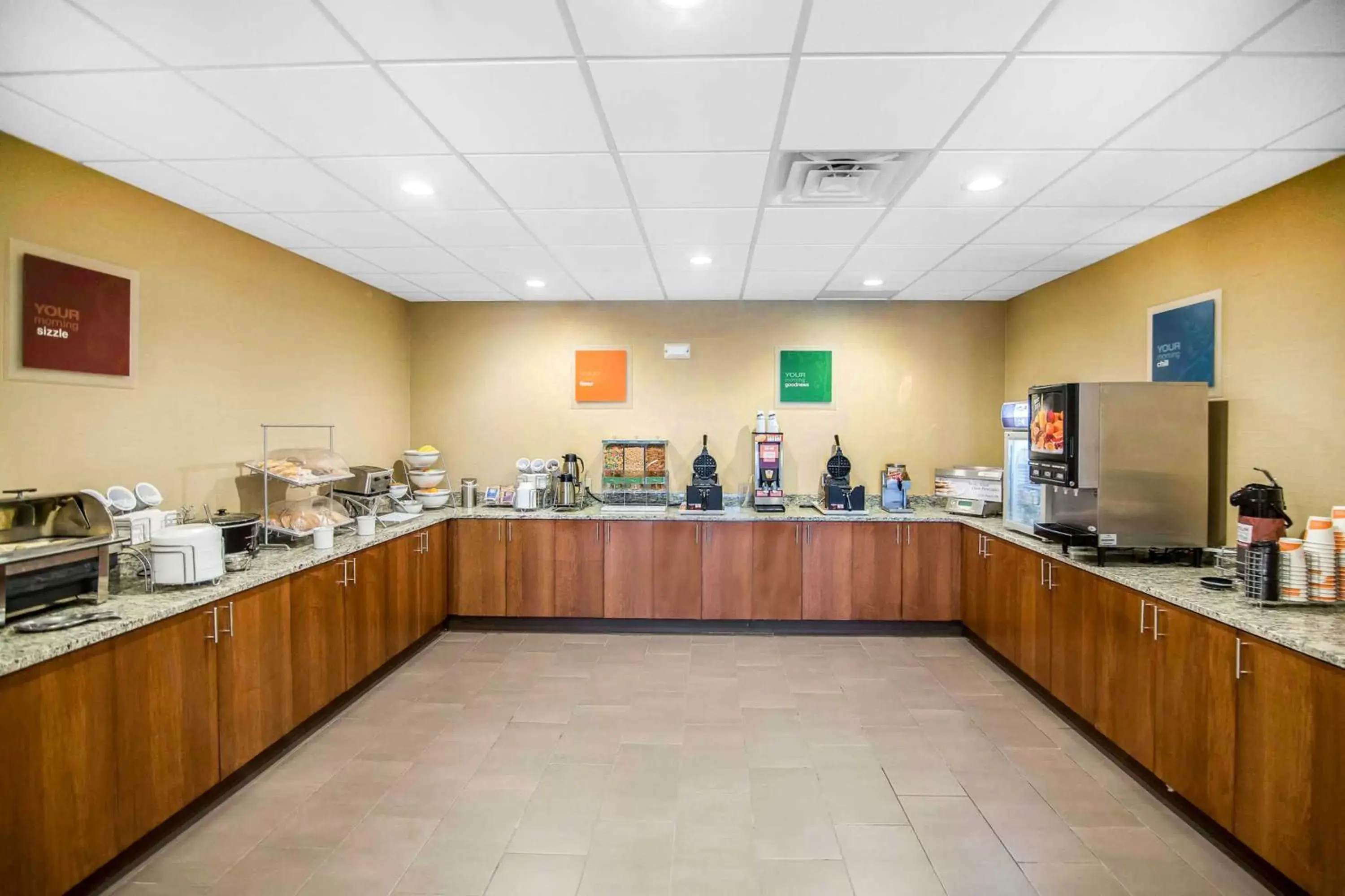 Buffet breakfast, Restaurant/Places to Eat in Comfort Suites - Dodge City