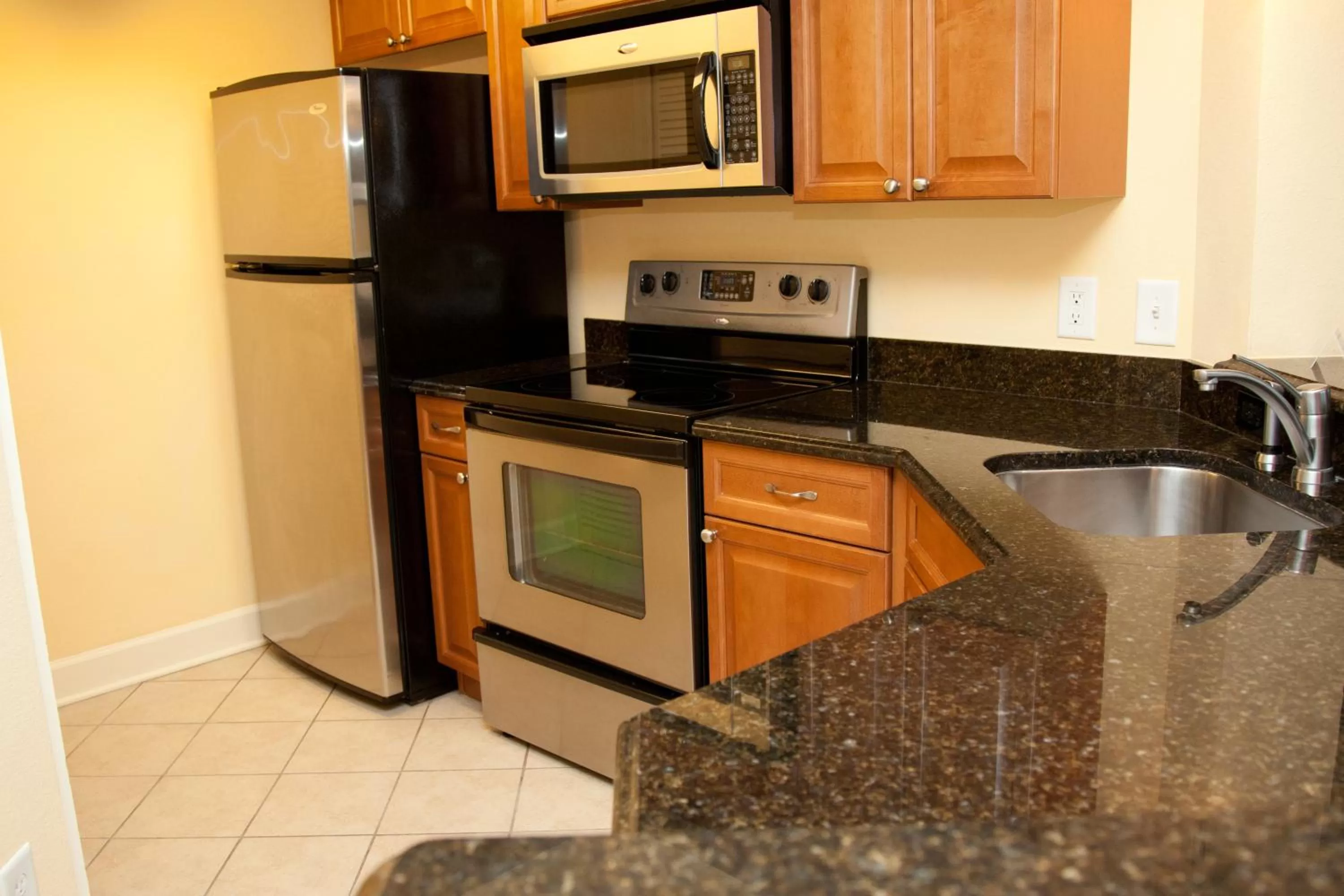 Kitchen or kitchenette, Kitchen/Kitchenette in The Horizon at 77th