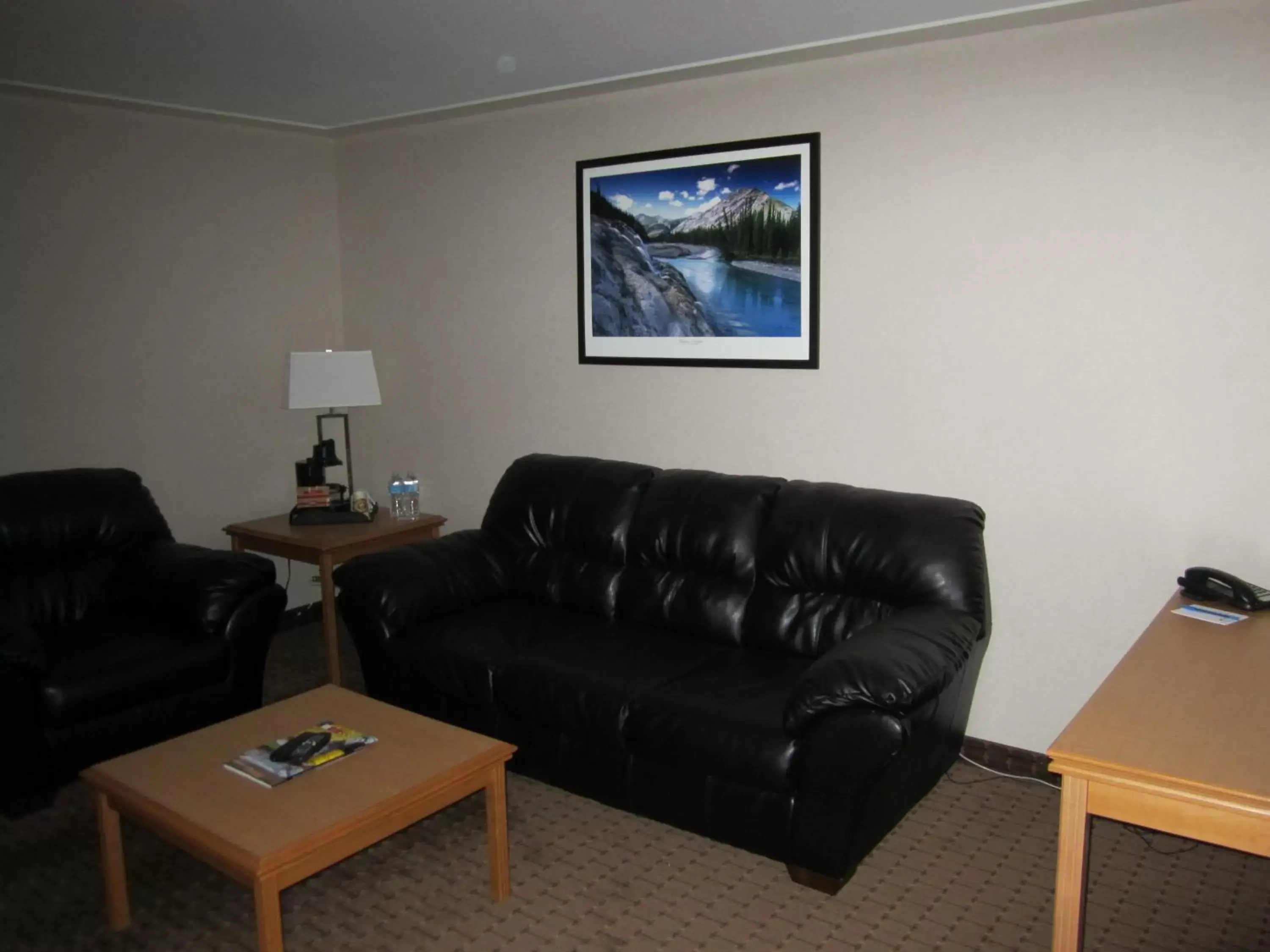 Seating Area in Woodlands Inn & Suites
