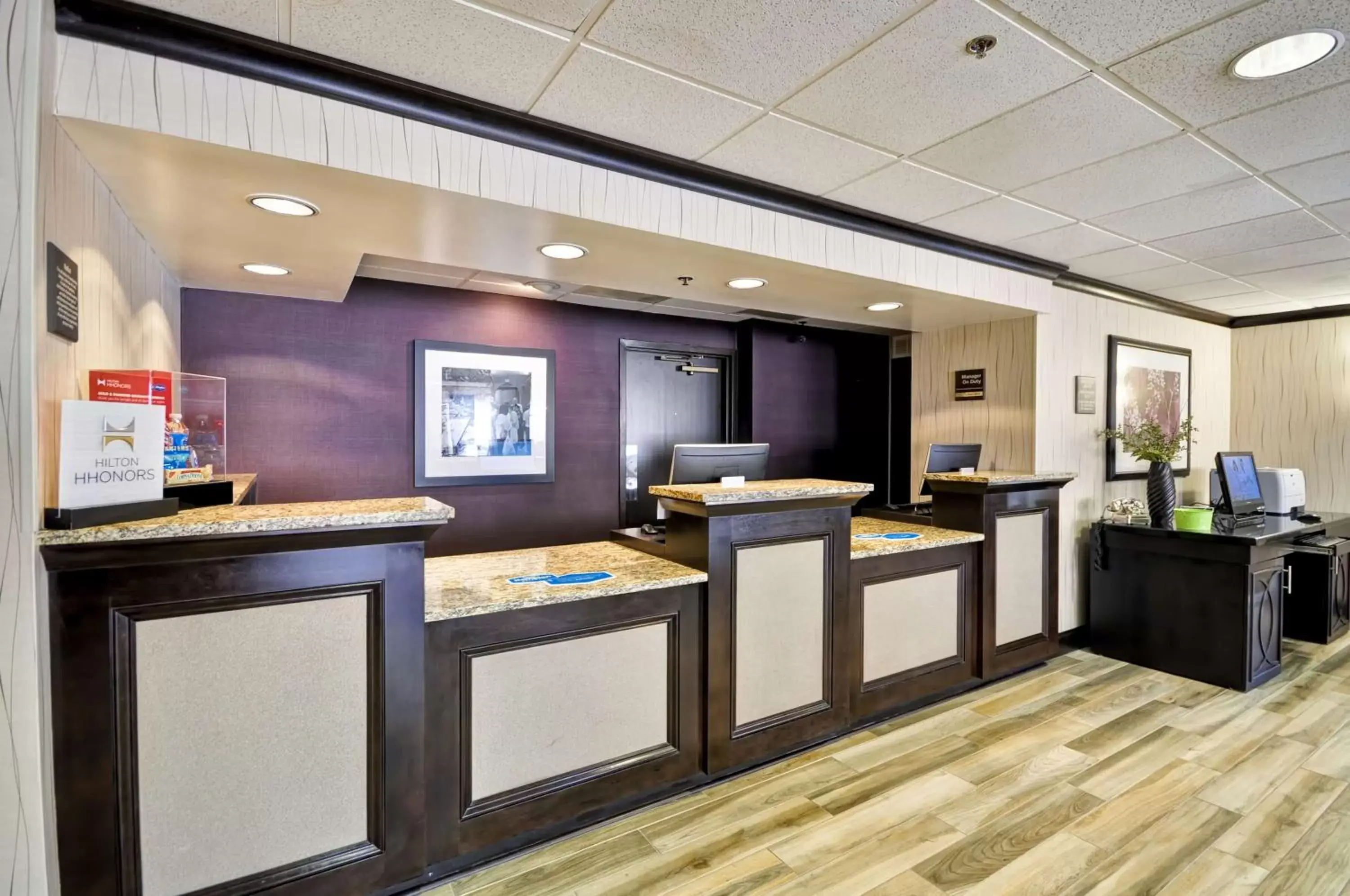 Lobby or reception, Lobby/Reception in Hampton Inn Kansas City - Airport